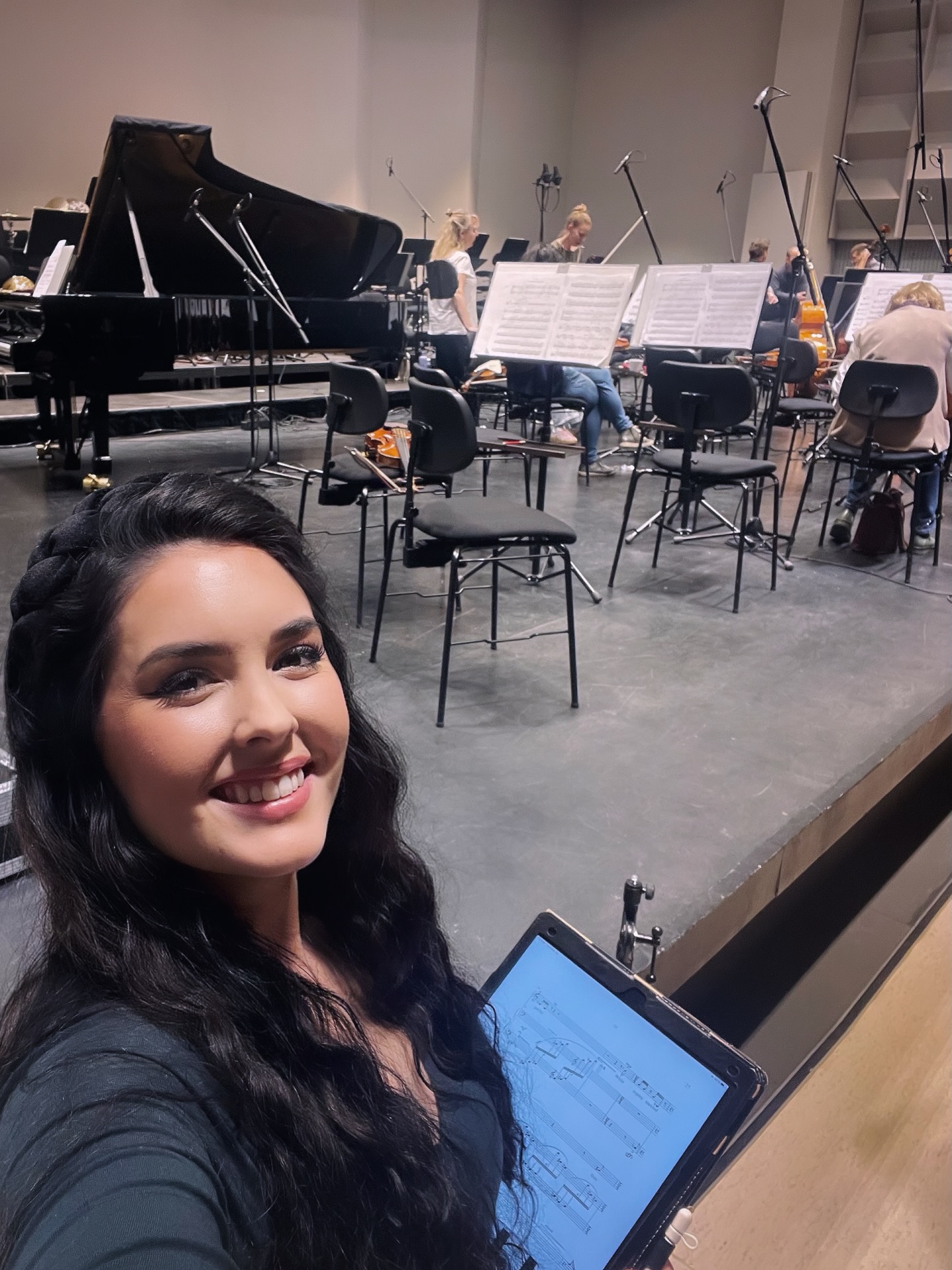 🎵 Today’s adventures with @parmarecordings! It’s been one of the joys of the last five years to work with this amazing team. Among our many new music collaborations, for release on the Navona Records label, was today’s session with the @janackovafilharmonie and conductor Stanislav Vavřínek, directed by @jankosulic. The fantastic individuals on the PARMA team really make these projects a pleasure—and the music definitely helps to keep my musicianship skills sharp! 🤭 Looking forward to our biggest collaboration yet next season!