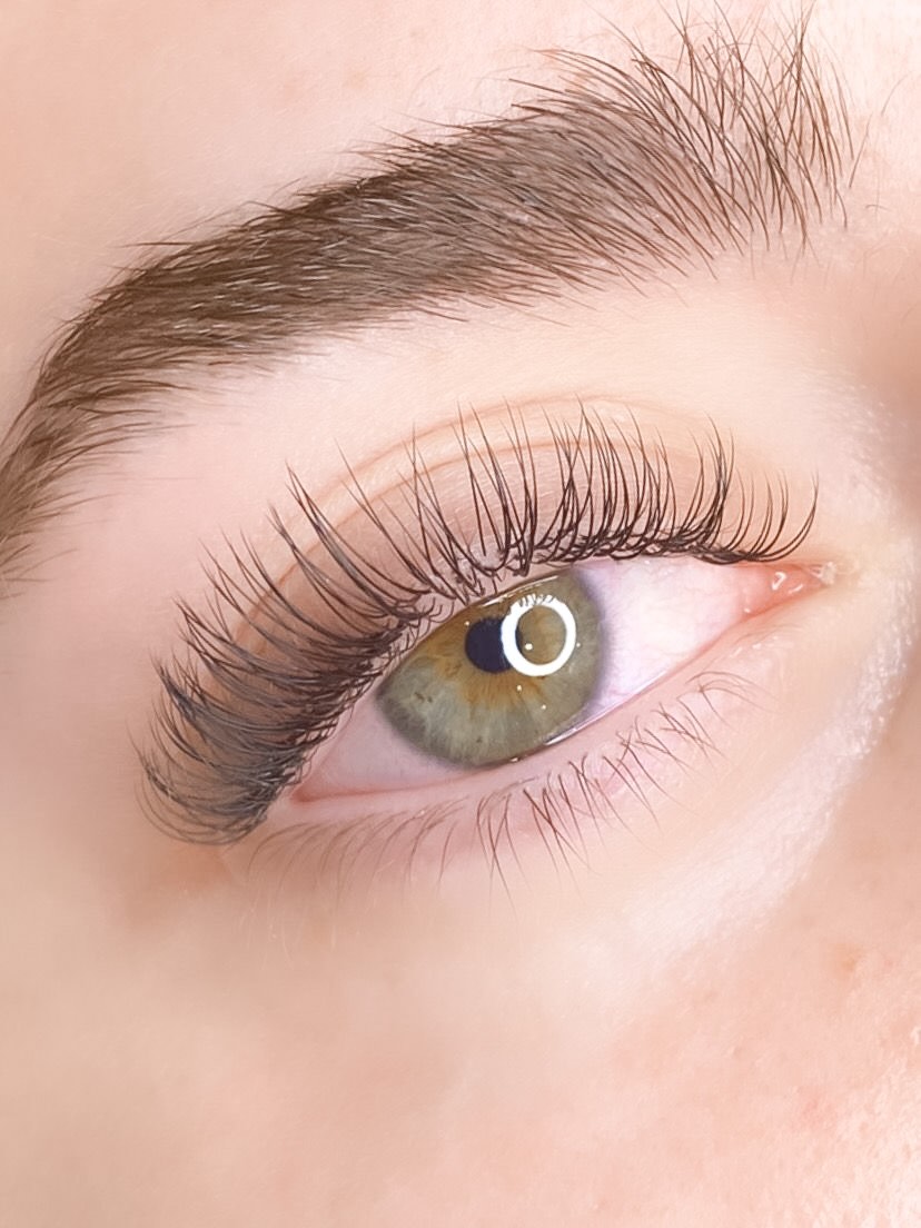 ✨ Express Classic vs Classic Set – What’s the Difference? ✨
If you’re trying to decide between an Express Classic and a Full Classic Set, here’s a more detailed breakdown to help you choose the perfect look for your lashes 👇
💫 Express Classic
This is a quicker, lighter version of a classic lash set. It typically covers around 60–80% of your natural lashes, depending on how many natural lashes you have.
✔️ Perfect if you’re short on time
✔️ Great for a soft, natural enhancement
✔️ Ideal for first-timers or a low-maintenance look
✔️ Takes less time than a full set
💫 Classic Set (Full Set)
This is a more complete and fuller look, where one extension is applied to each natural lash, achieving close to 100% coverage.
✔️ Fuller, more defined appearance
✔️ Longer-lasting overall look
✔️ Best for those wanting maximum coverage with a natural finish
✔️ Requires more time due to the detail and precision
✨ Which one should you choose?
If you want something quick, subtle, and effortless, go for the Express Classic.
If you’re after a fuller, more polished everyday look, the Full Classic Set is your go to.