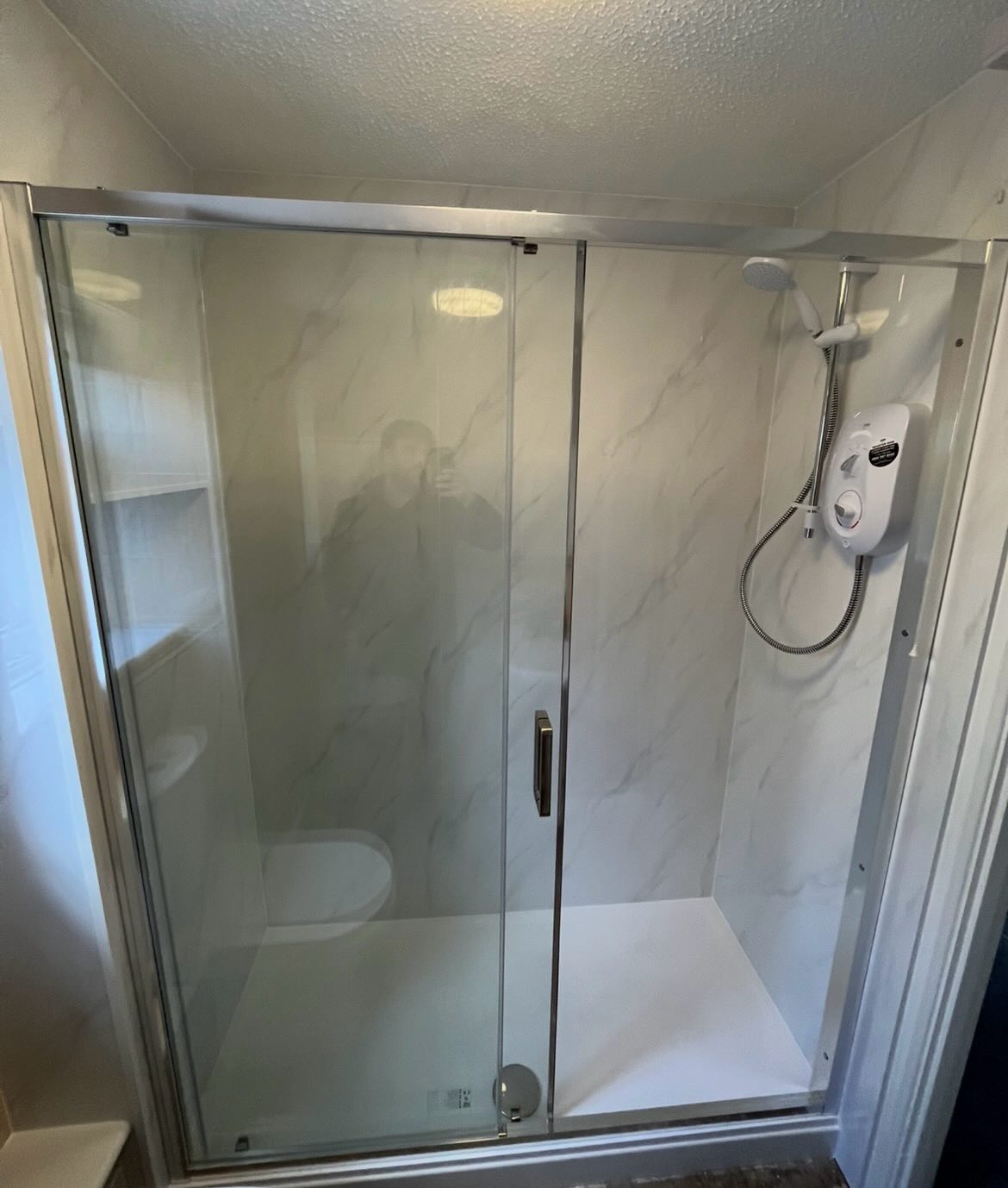 This customer wanted a shower enclosure to replace their bath. The marble panels offer a light and fresh look but are also low maintenance when it comes to the cleaning in comparison to other options like tiles and grout. I had to create a stud wall to the width of the shower and this allowed for a shelf for storage too. I replaced the toilet for a comfort height toilet (slightly higher) and changed the taps to lever style. The review is also at the end of the reel.