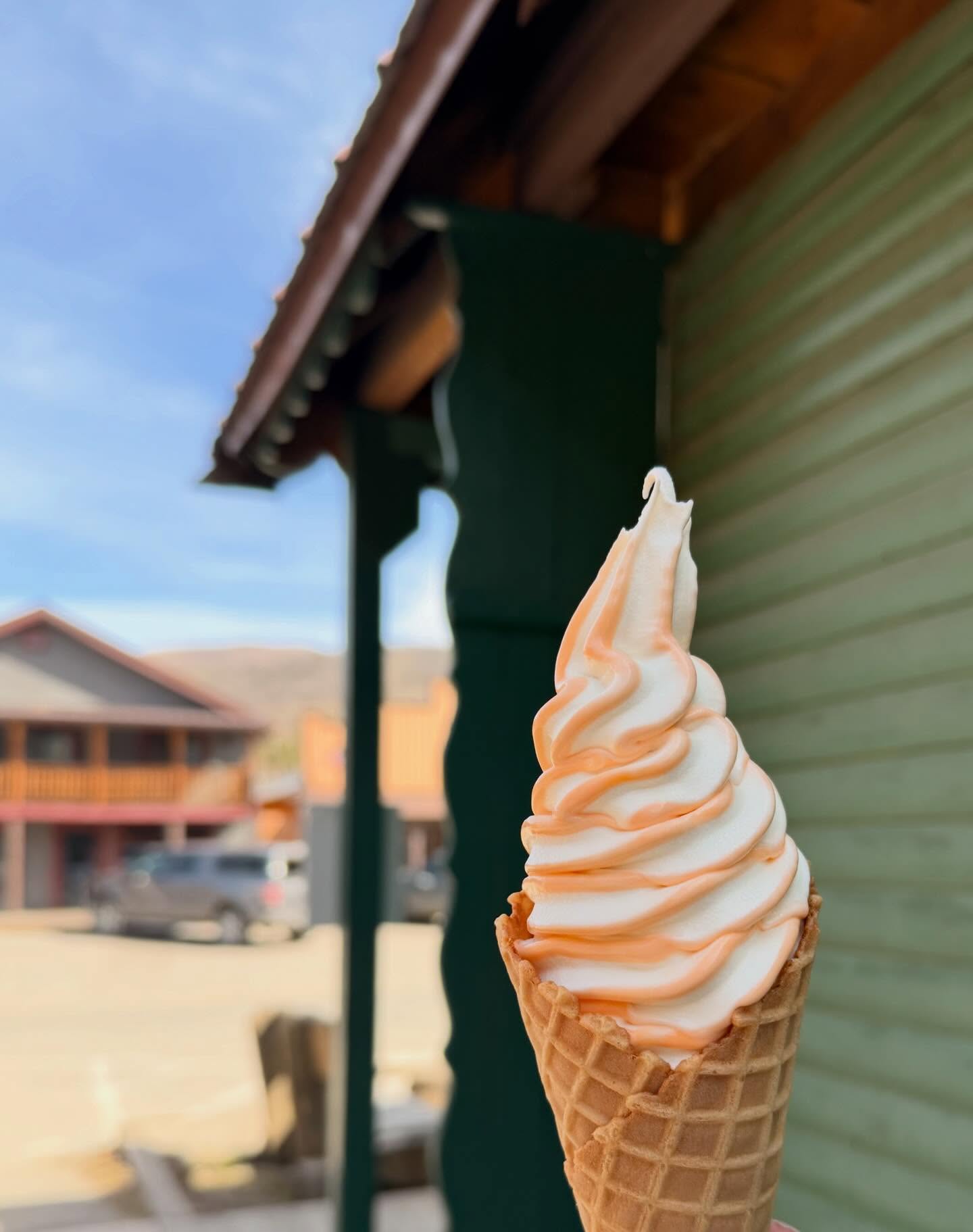 ๐ฅญNEW FLAVORBURST ALERT! ๐ฅญ Come by today and try our new MANGO soft serve! Itโs SO GOOD, youโll love it. Donโt forget, you can choose up to three flavors for your cone! ๐ฆ #grandlake #colorado #icecream #mango #softserve