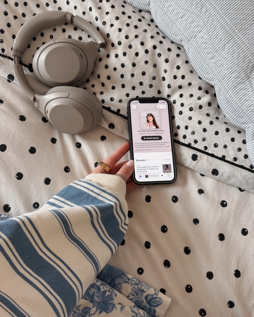 ÉPISODE 1 | Tu ne stagnes pas, tu mues - Comprendre & traverser les fins de cycle
•
🤍 Dans cet épisode, on explore :
La fin de cycle, ce moment où on sent qu’on ne peut plus faire comme avant, mais qu’on ne sait pas encore comment on va faire pour l’après. Un sujet qui traverse au moins 8 personnes sur 10 que j’accompagne en énergétique en ce moment.
•
On parle des 3 visages de la fin de cycle, de pourquoi vouloir rusher cette phase la fait durer encore plus longtemps, et de comment agir selon la phase dans laquelle tu es.
•
🎧 Douce écoute 🌷🤍 & rendez-vous jeudi prochain pour le prochain épisode 🎙️💌
•
Et si tu sens que tu as besoin d’être accompagné.e pendant ta fin/début de cycle pour le vivre en toute sérénité, mes sessions d’énergétique YOUR BODY KNOWS | Psy du corps sont là pour ça ✨ - 🔗 EN BIO 💌
•
•
#podcastdevperso #findecycle