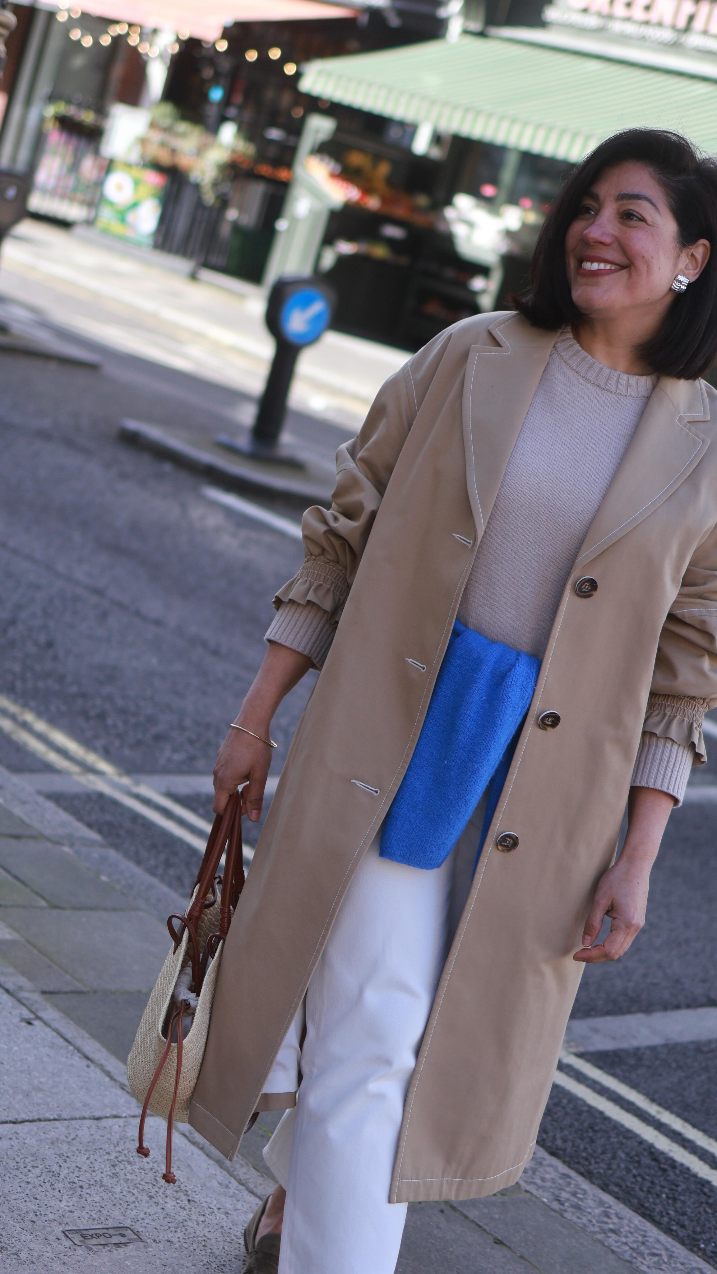 What is your favourite pop of colour?
.
Adding a pop of colour to a neutral outfit is one of the easiest ways to instantly elevate a look.
.
Save this post for the next time your outfit feels like it needs a pop of colour.
.
Pop of colour, colour ideas, adding colour, neutral outfits, loafer, white jeans, trench coats.
.
Coat @palonesofficial
Jeans @bellstjeans (g)
Shoes @massimodutti
Cream jumper @insidejigsaw
Blue jumper and basket @sezane #sezanelovers #sezane pr/ad