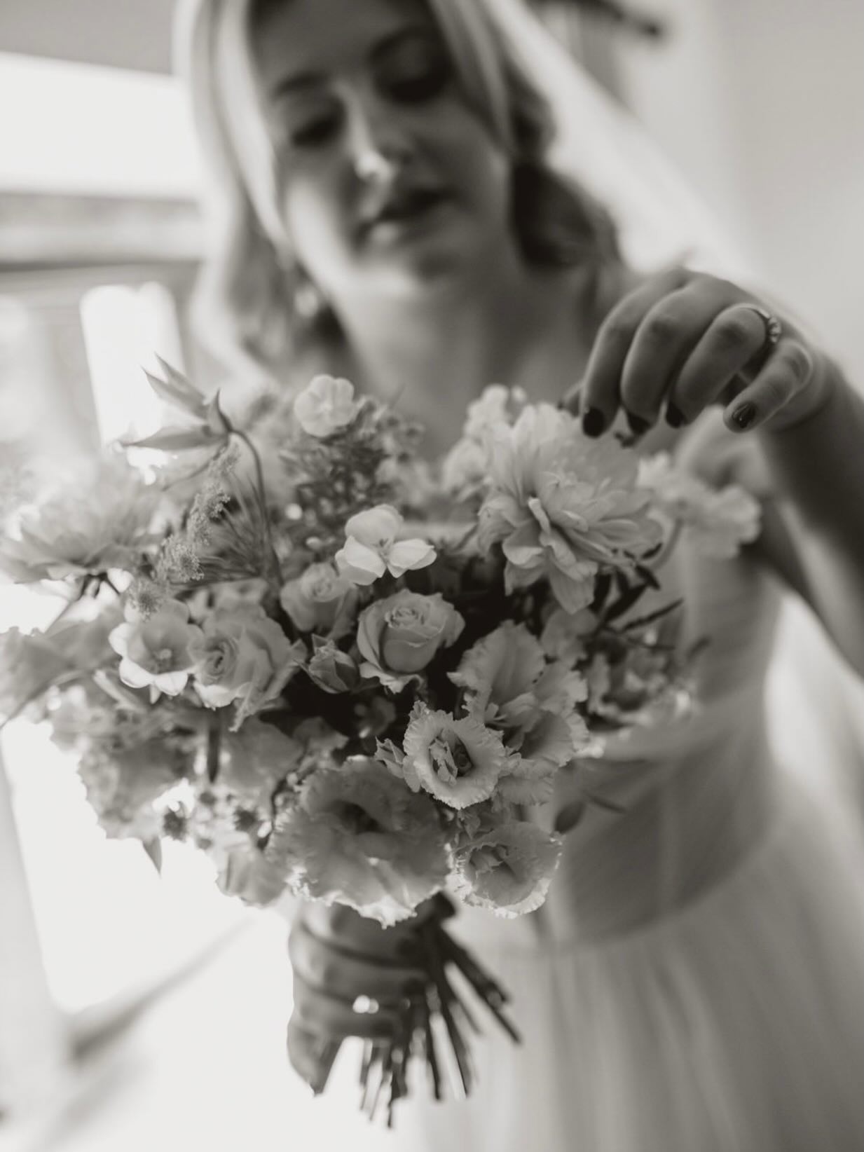 There’s something so magical about flowers that feel as though they’ve just been gathered from an English country garden — soft, abundant, and effortlessly romantic.
My approach to wedding floristry is rooted in a whimsical, romantic, English garden–inspired style. I don’t work from set designs or fixed recipes; instead, I let the seasons lead the way. By choosing what’s at its absolute best — and wherever possible, locally grown — your flowers feel alive, natural, and completely unique to your day.
When I design, I always begin with a style and feeling in mind rather than a formula. I’m drawn to creating pieces that have movement — arrangements that spill, dance, and flow as if they’ve grown that way on their own. Nothing too structured, nothing too rigid — just beautifully organic florals that feel full of life and character.
If you’re planning a 2026 or even a 2027 wedding and are looking for a florist who embraces seasonality, creativity, and a more intuitive approach, I’d absolutely love to hear from you and chat about your ideas 🤍