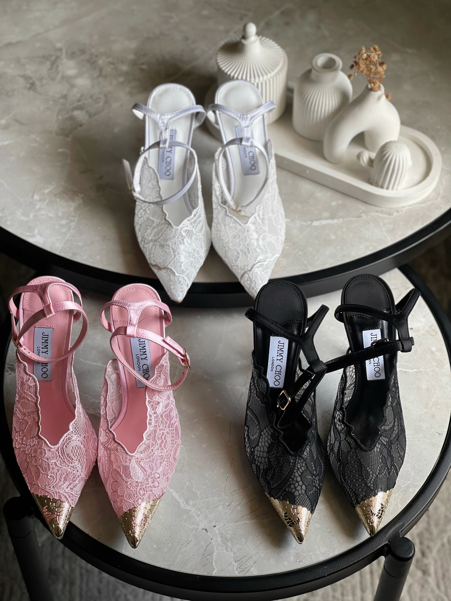 Jіmmy Chоo heels ✨
Size 36-42
Price: 650 AED / 65 OMR
Elegant, timeless and perfect for every special occasion.
Add a touch of luxury to your look 🤍
Order now
www.amirashop.net