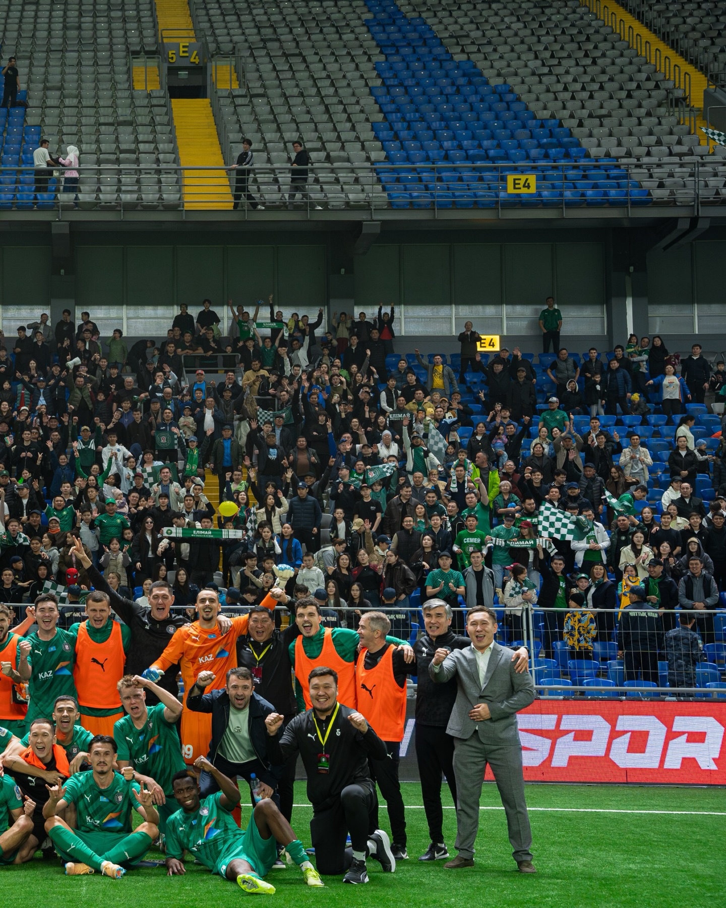 Бүгін Қазақстан премьер лигасының төртінші туры аясында өткен «Елімай» - «Тобыл» ойынында, Астана Аренаға 5000-ға жуық Семейлік жанкүйер жиналды. Жанкүйерлердің бізге деген махаббаты біздің шабытымызды одан әрі арттыра түседі. Бізбен бірге болған барша жанкүйерлерге шексіз алғыс білдіреміз!
@fc_elimai