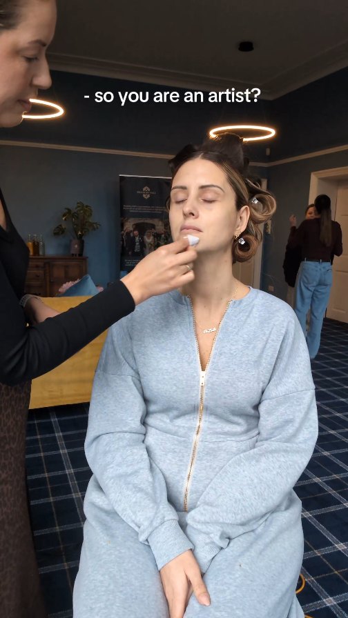 So you’re an artist?… yes.
Are you good at it?… just wait for the ‘I do’ moment 💄💍
#bridalmakeup #weddingready #brideglow #makeuptransformation #bridalmua