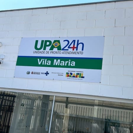 🚨 UPA Vila Maria segue sobrecarregada e situação preocupa
A UPA Vila Maria, localizada no Parque Novo Mundo, continua enfrentando superlotação constante, com pacientes do SUS cobrando mais agilidade, estrutura e melhores condições de atendimento.
Entre as principais denúncias
– Falta de água no período noturno
– Ausência de alimentação para pacientes
– Ambiente sobrecarregado, impactando até os próprios profissionais
Funcionários também relatam que a situação tem causado alta rotatividade na equipe, refletindo diretamente no atendimento.
Mesmo com o esforço dos profissionais, fica claro que faltam condições adequadas de trabalho e estrutura.
Soluções apontadas
– Apoio do Hospital Vermelhinho para absorver parte da demanda
– Reabertura do Pronto-Socorro Vila Maria/Vila Guilherme
– Implantação de uma UBS na região
❗ A pergunta que fica
Até quando a população vai enfrentar essa situação?
Cadê os investimentos necessários?
Por que um serviço essencial continua nessas condições?
A saúde é prioridade ou só promessa?
* Por Beto Freire @betofreirebf
📢 Seguimos dando voz ao bairro.
👉 Siga o perfil do Parque Novo Mundo para acompanhar tudo que acontece na nossa região.