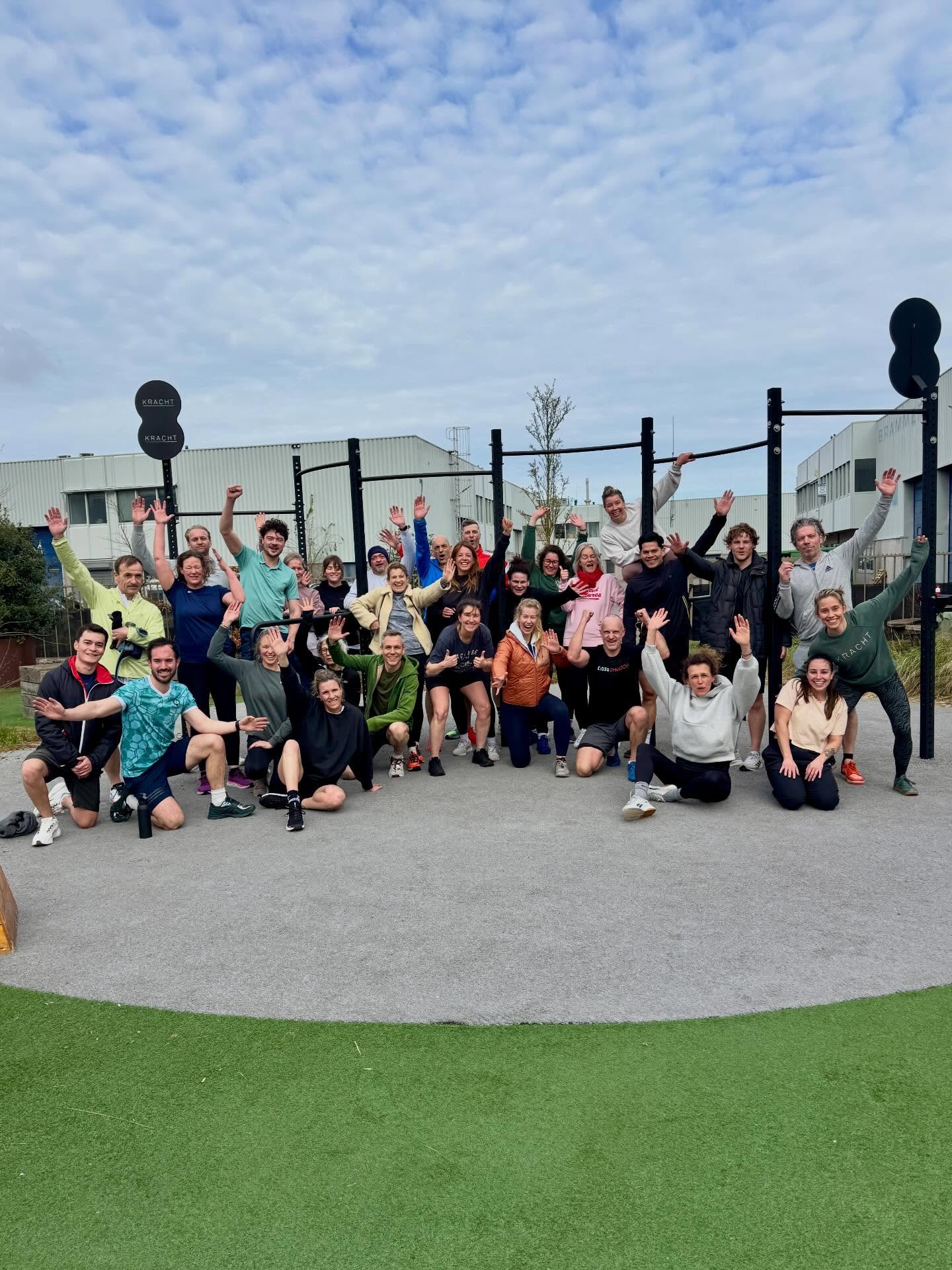 EASTER EGG-XTRAVAGANZA: a workout outside with snatches, step-ups, twists & bunny hops… and of course some surprise eggs along the way.
Proud of this Kracht crew ❤️
We’re back tomorrow morning with KRACHT45, Strength & SilverFox classes. Expect tough Easter Monday intervals 👀💪
Happy Easter! 🐣