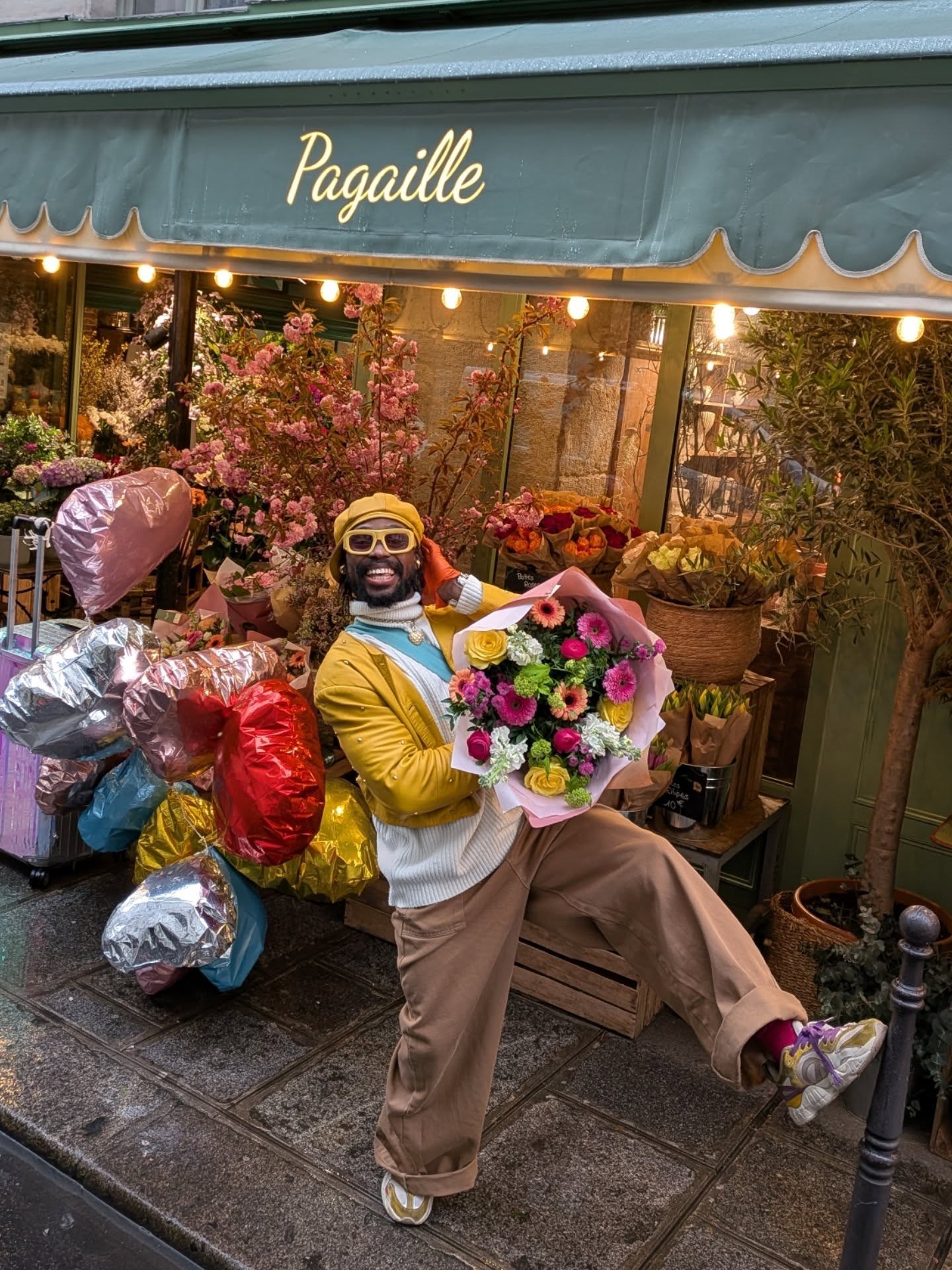 Le bonheur nous a transporté grâce à @femi_the_scorpion
Laissez vous porter par la vibe . 🌸🌹🌻🌷