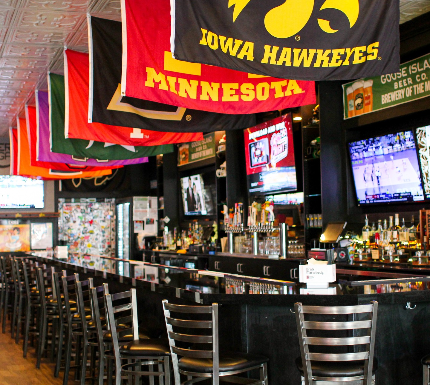 Join us for March Madness! ๐ Grab your friends, snag a beer bucket or tower, and settle in for some awesome game day vibes. Good drinks, good food, and great companyโwho do you have winning your bracket? ๐ป๐
Reservations: www.pintselmhurst.com
#MarchMadness #GameDayEats #MarchMadness2026 #GameDayVibes #BasketballFans #DrinkSpecials #BucketSpecials #MarchMadnessParty #SportsBar #BucketDeals #DrinkDeals #SportsBarVibes