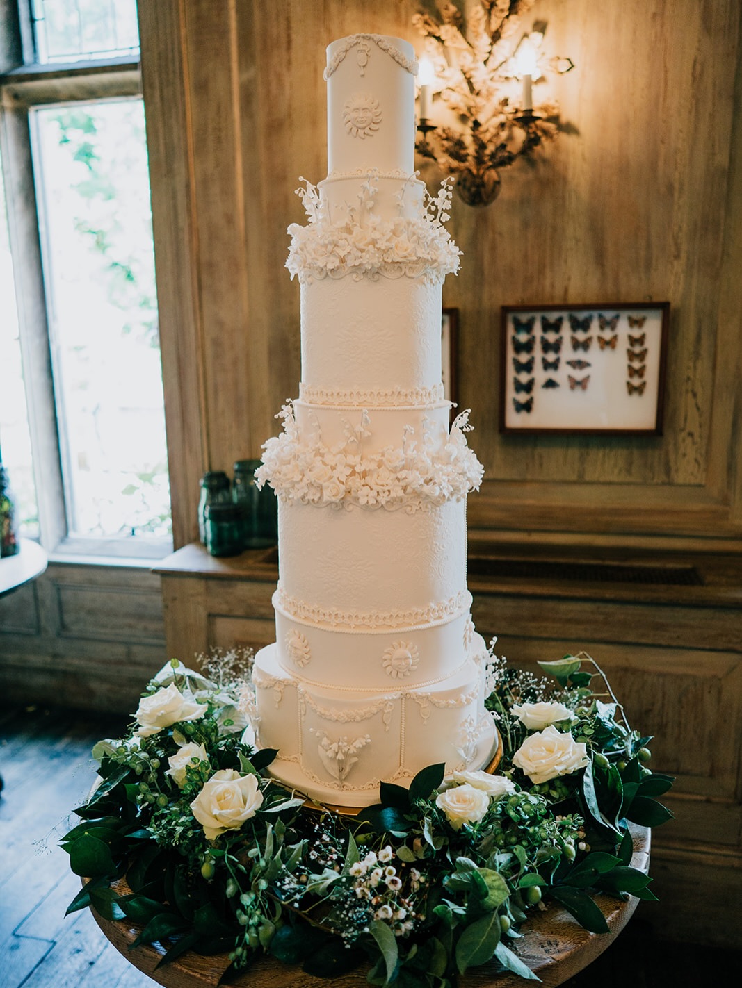 Creating unapologetic, showpiece wedding cakes is where I thrive. It’s what I do best and what I absolutely LOVE.
Whether it’s an intricate, ornate classic that exudes timeless grandeur, like Linda and Rod’s royal-esque cake for their day at @the_pig_hotels last year… or a bold, modern piece of architectural edible art.
I love creating cakes that say look at me.
That make a statement.
That command presence in the room.
And to create a true showpiece, you have to go far beyond the obvious.
You have to hone right in on the tiniest details of a couple’s day. Not just the overall look, but the finer details.
The fabrics, tones and structure within the bride’s gown, bridesmaids’ dresses and groomsmen’s attire.
The exact blooms chosen to dress the space.
The lighting in the venue. The exact spot where the cake will be displayed.
The textures, the patterns, the mood, the atmosphere. And, of course, getting to know the couple themselves.
Every tiny element can be used to create perfect synergy between the cake, the couple, the décor and the venue.
A cake should not just make a statement.
It should sing.
Venue: @the_pig_hotels
Photographer: @alanlawphoto
Florist: @hollybee_flowers
Celebrant: @the_full_stop_celebrant
Sugarpaste: @couturesugarpaste
#statementweddingcakes #luxuryweddingcakes #uniqueweddingcakes #weddingcake #weddingcakeinspiration