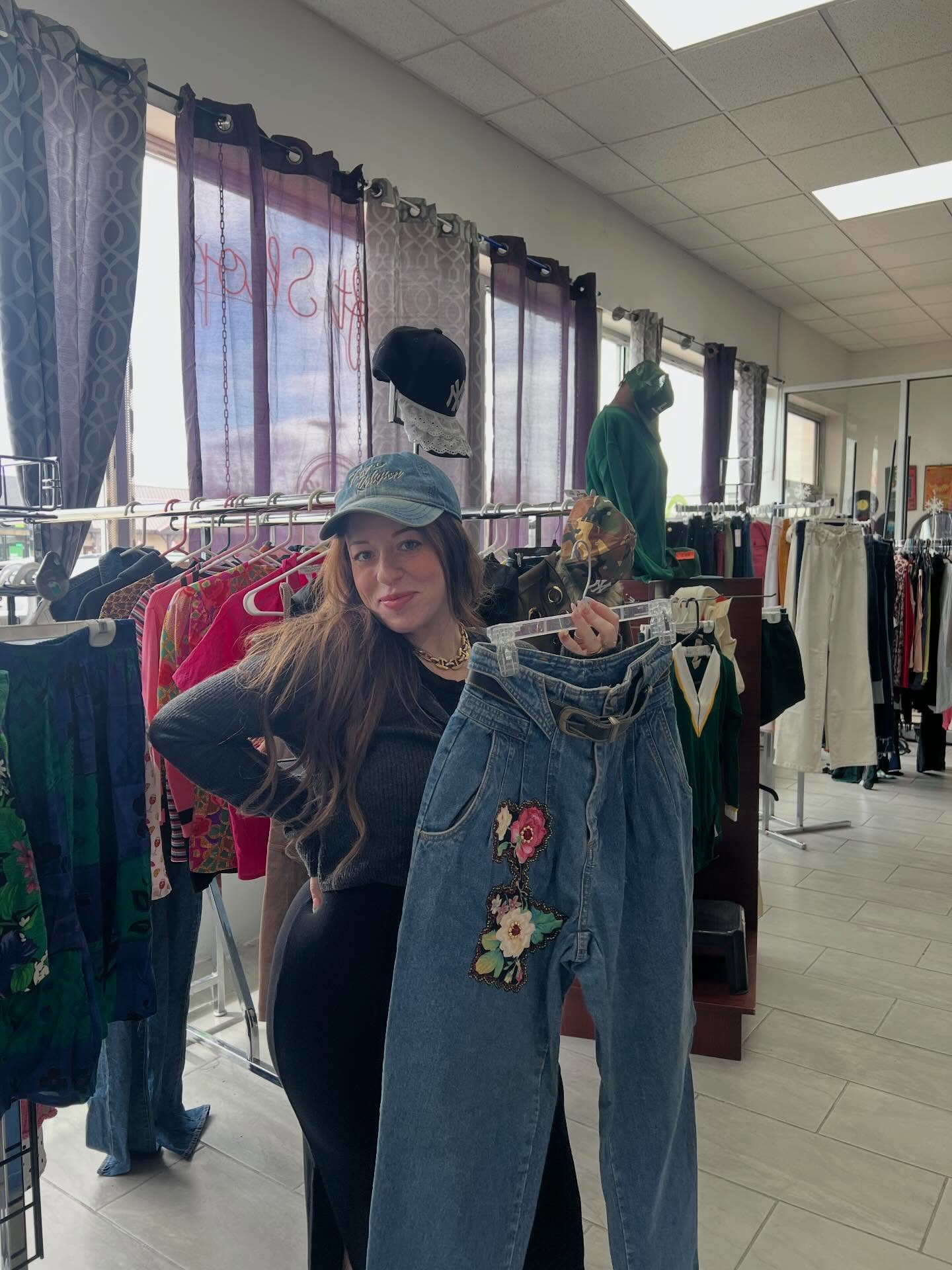 APRIL LINDENHURST VENDOR HIGHLIGHT
We have three brand new pop ups in Lindenhurst for the entire month of April! @rachelresells is back again with all new items, so come get first pick!! This is just a small sample of the dozens of items she has in store!! Restocks coming every week as well!🍀
Located at Fourleaf Thrift Store at 634 Wellwood Ave in Lindenhurst NY!!