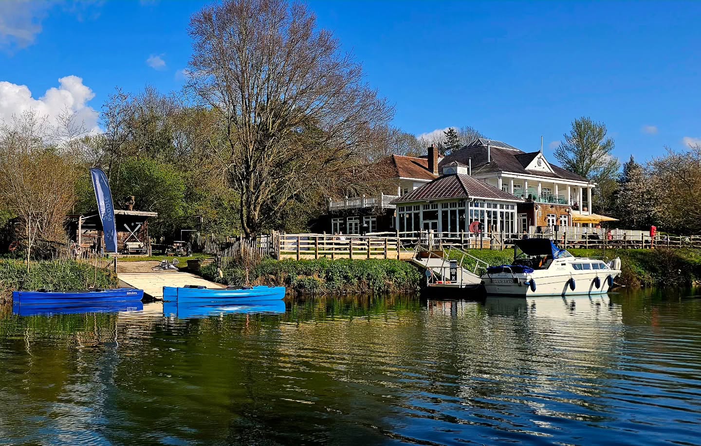 What a day!
The slipway renovation project is nearly finished, the sun shone down on us all day, we had a fantastic cruise on Grace and Ron and Collie have completed their new nest. Big smiles all round.
The new slipway should be fully open for Saturday 4th April. See you all really soon.
Get booking at
www.channelkayaks.co.uk