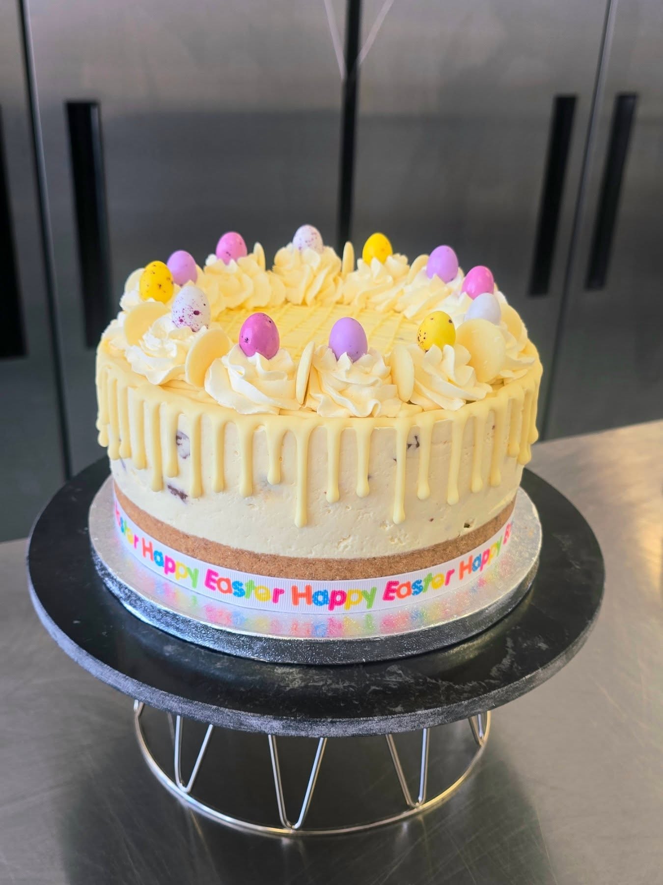 Happy Easter 💛🐣🐰
#eastercheesecake #yummycheesecake #minieggcheesecake #treatsbysylvia #cheesecakelovers