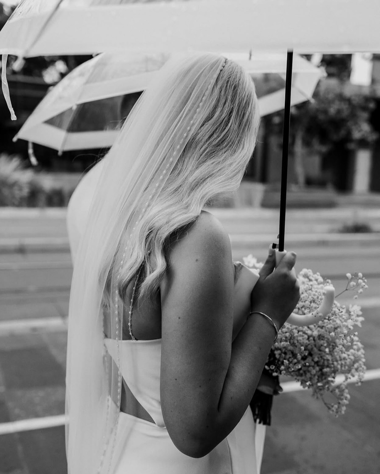Rain hail or shine ๐ค
Lauren looking amazing on her wedding day.
Pairing delicate veil edging for a pop of sparkle next to her delicate beaded dress straps
#weddingdress #weddingidea #weddings #weddingday #huntervalleywedding #newcastlewedding #finaltouchbridaltribe