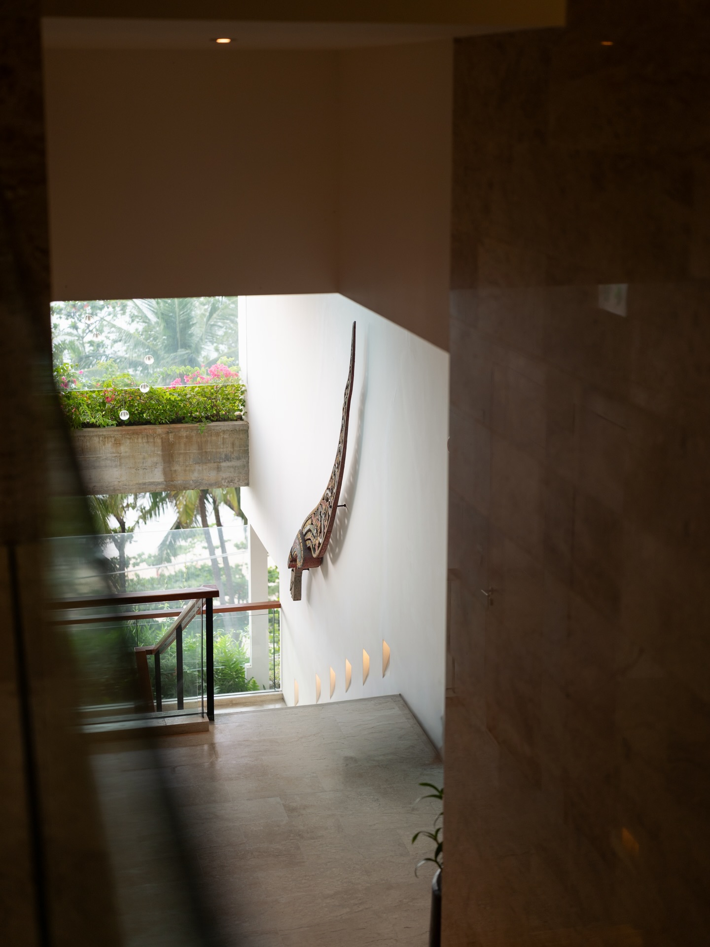 A passage designed to slow time.
Maya Anda Villa
#bluesiam #bluesiamvillas #surinbeach #phuket #thailand