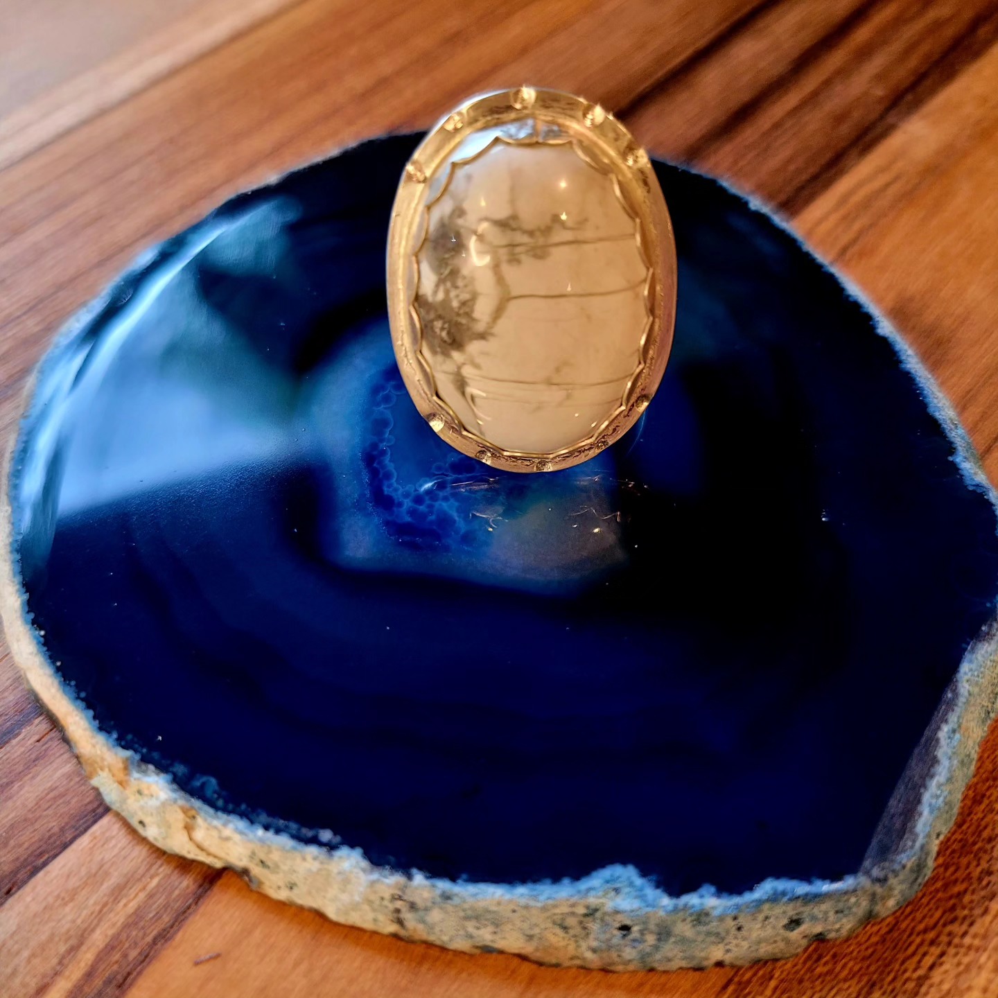 Magnesite Ring •Size 9• Silver
#handmade #metalsmith #fineart #silverjewelry #silver #rings #smallbusiness #coloradometalsmiths