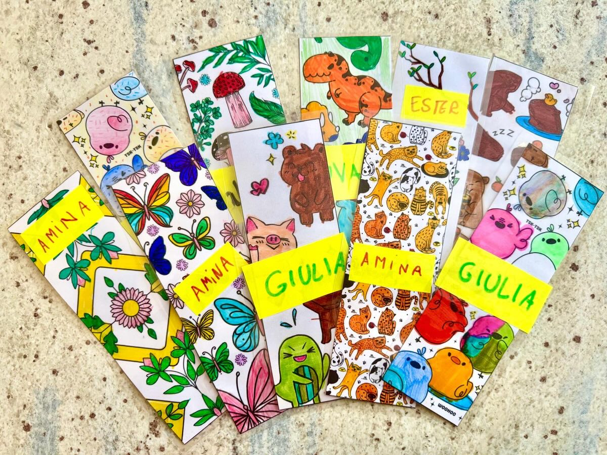 Segnalibri coloratissimi al doposcuola di Ospedaletto 🌷
Pensiamo che sia importante lasciare che ogni bambino lavori con i propri tempi, ma anche che sia importante mettere a disposizione del materiale per intrattenere e stimolare i bambini che finiscono i compiti prima 📖
Per questo i nostri operatori hanno sempre con sé stampe e giochi in scatola. Un modo per rendere l’ambiente del doposcuola piacevole e dinamico ✨
#segnalibri #disegni #doposcuola #jokeraps #doposcuolajoker