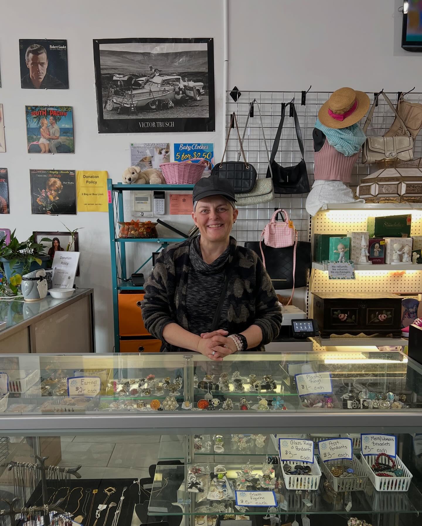 APRIL FOURLEAF VENDOR POP UP HIGHLIGHT
Here are 2/3 of the Lindenhurst Pop Ups for the month of April, titled “Rangs and Thangs” and “Teresa’s Pop up”!! They both have a wide variety of items available, including jewelry, shoes, clothing, toys and more!! New items will be added every few days, so make sure to come get first pick!!🍀
The first half of the slideshow is “Rangs and Thangs”, and the second half is “Teresa’s Pop Up”!! Both are located at 634 Wellwood Ave in Lindenhurst NY!!