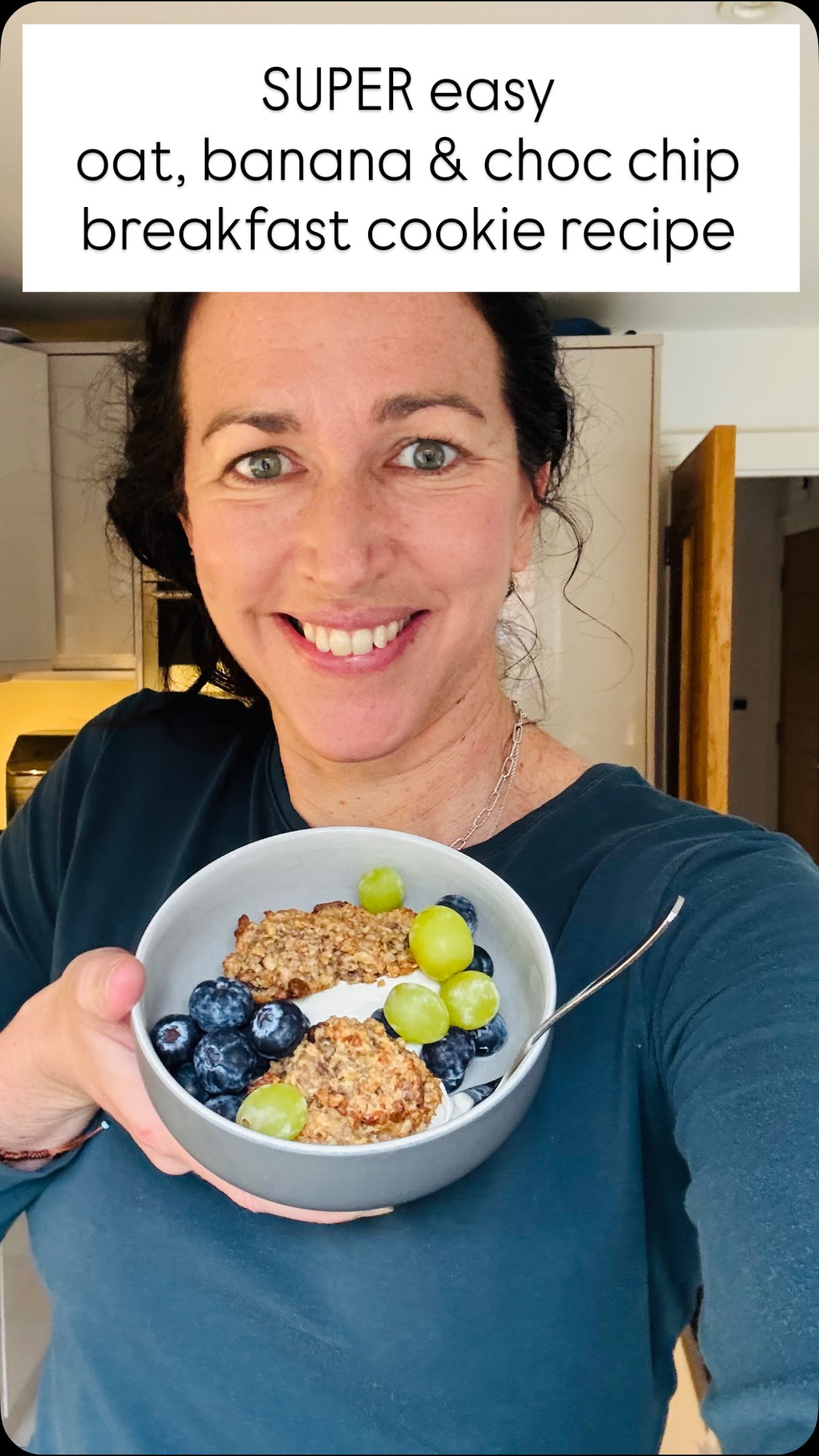 💛🤎💛 Banana, chocolate chip and oat breakfast cookie recipe
Easy to make, and ready in 20 minutes!
Perfect for breakfast or a snack for busy families!
Great source of fibre and tastyyyy!
When served with a higher protein yoghurt- it is a filling, nutritious breakfast option!
I saw this recipe online and not sure of the creator unfortunately…
💛 Ingredients
• 2 mashed bananas
• 120 ml milk
• 3 tbsp peanut butter (I used crunchy)
• 200 g oats
• 2 tbsp milled flaxseed
• 50 g chocolate chips
• 1 tsp cinnamon
• 1 tsp vanilla extract
🤎 Method
1. Preheat the oven to 180°C. Line a baking tray with baking paper.
2. Or, preheat the air fryer to 180.
3. In a large bowl, mash the bananas. Add in all the ingredients and mix until a thick cookie dough forms.
4. Divide into 12-ish portions, place onto the tray and gently flatten into cookie shapes. Bake for 12–15 minutes until set and lightly firm at the edges. Allow to cool slightly so they firm up.
5. Serve with yoghurt and top with berries, nuts and seeds.
💛 Save this, try them, and let me know how you get on. They are truly delish!
#mounjarodietitian #perimenopausesupport #menopausediet 