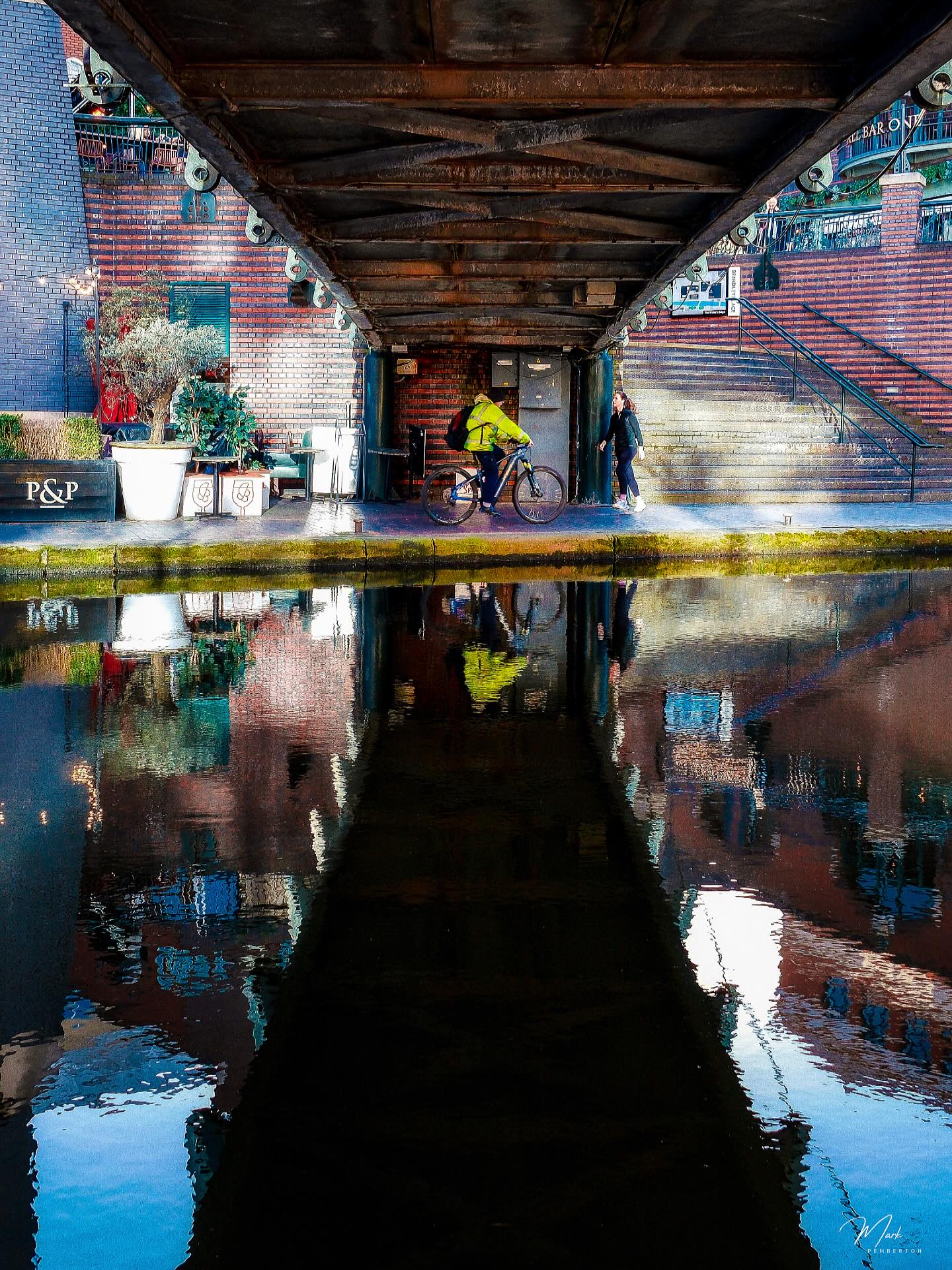 Under the bridge, loved this viewpoint in Brindley Place #brindleyplace #igersbirminghamuk #bbc_midlands #reflectionphotography #brumphotography
