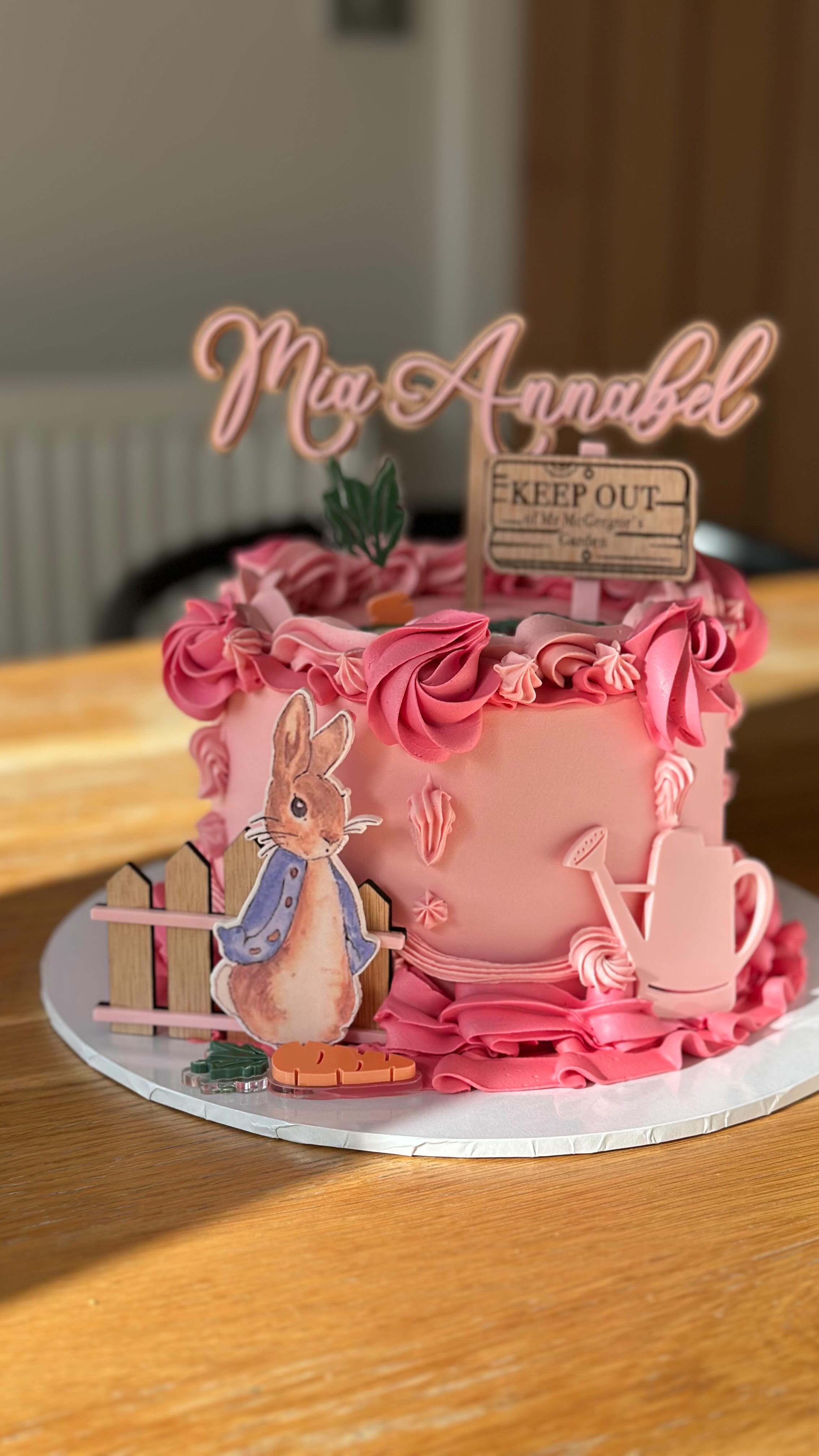 Hoppy Easter 🐣
A lovely excuse for cake, chocolate and slow family days.
(Loved making this Peter Rabbit birthday cake 💕)