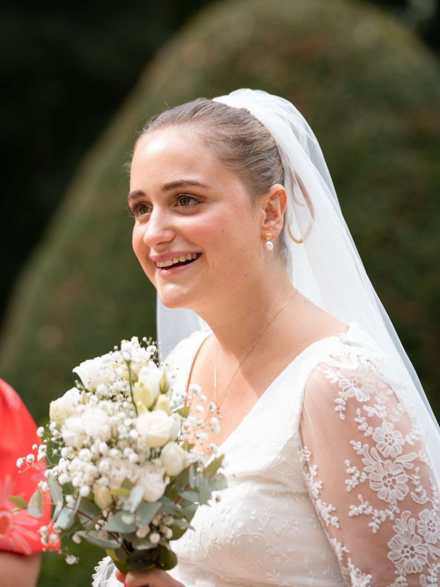 Bride Amicie chose our daisy earrings and Billie Necklace @zhen_bijoux_paris for her wedding, beautiful dress from @fleur.watteau
La mariée Amicie a choisi nos boucles d’oreilles « Daisy » et notre collier « Billie » @zhen_bijoux_paris pour son mariage. Magnifique robe signée @fleur.watteau
Photograph @clairemarieteyssier
#parisbridalpearljewelry #bridejewelry #marriage #pearljewelry #madeinfrance