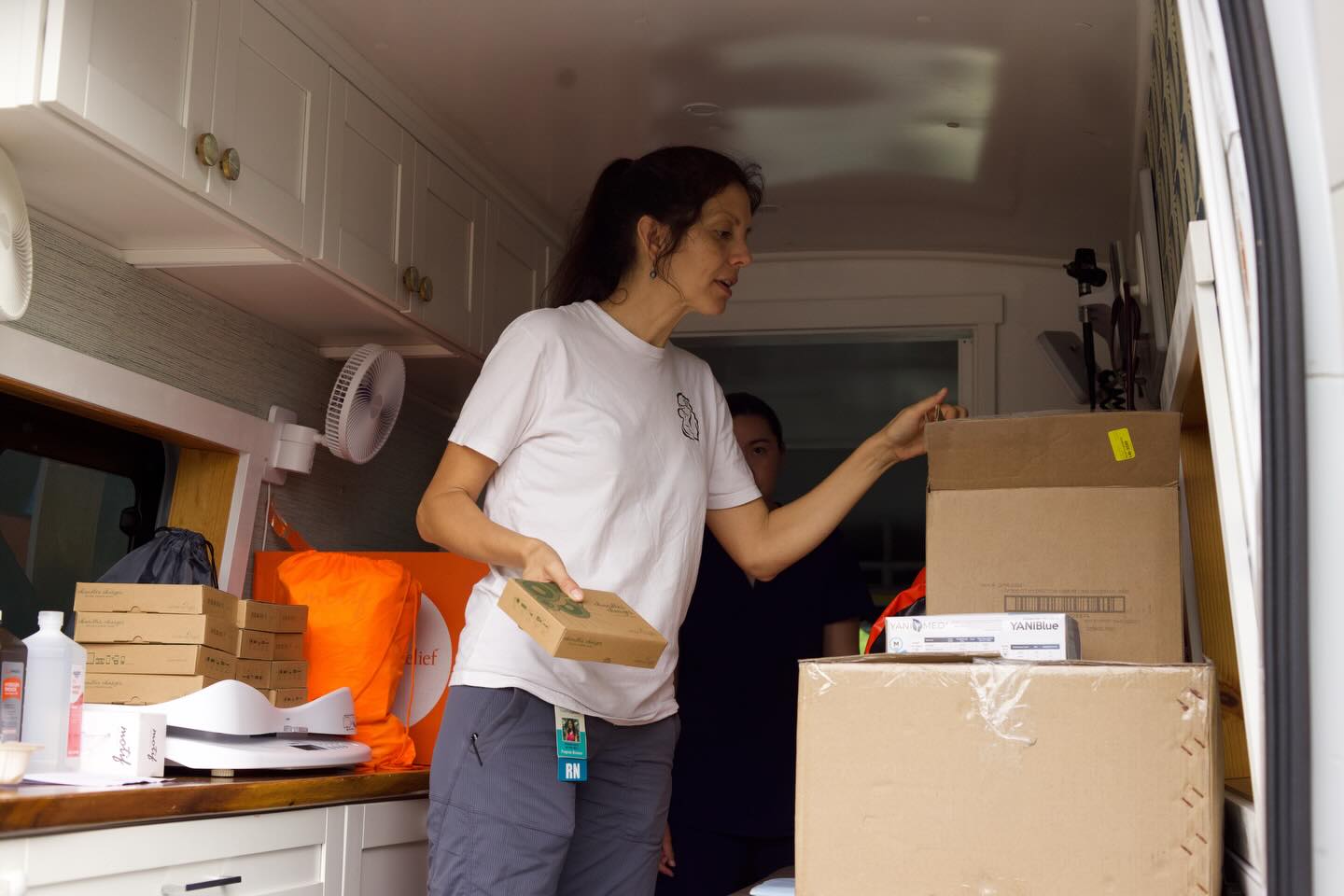 Mahalo to Unite to Light for helping us bring light where it’s needed most 💡✨
These solar lights and chargers are more than just supplies, they’re safety, connection, and peace of mind for our ʻohana. We’re so grateful for your support in uplifting our communities 🤍
#hmhbhawaii #unitetolight #directrelief