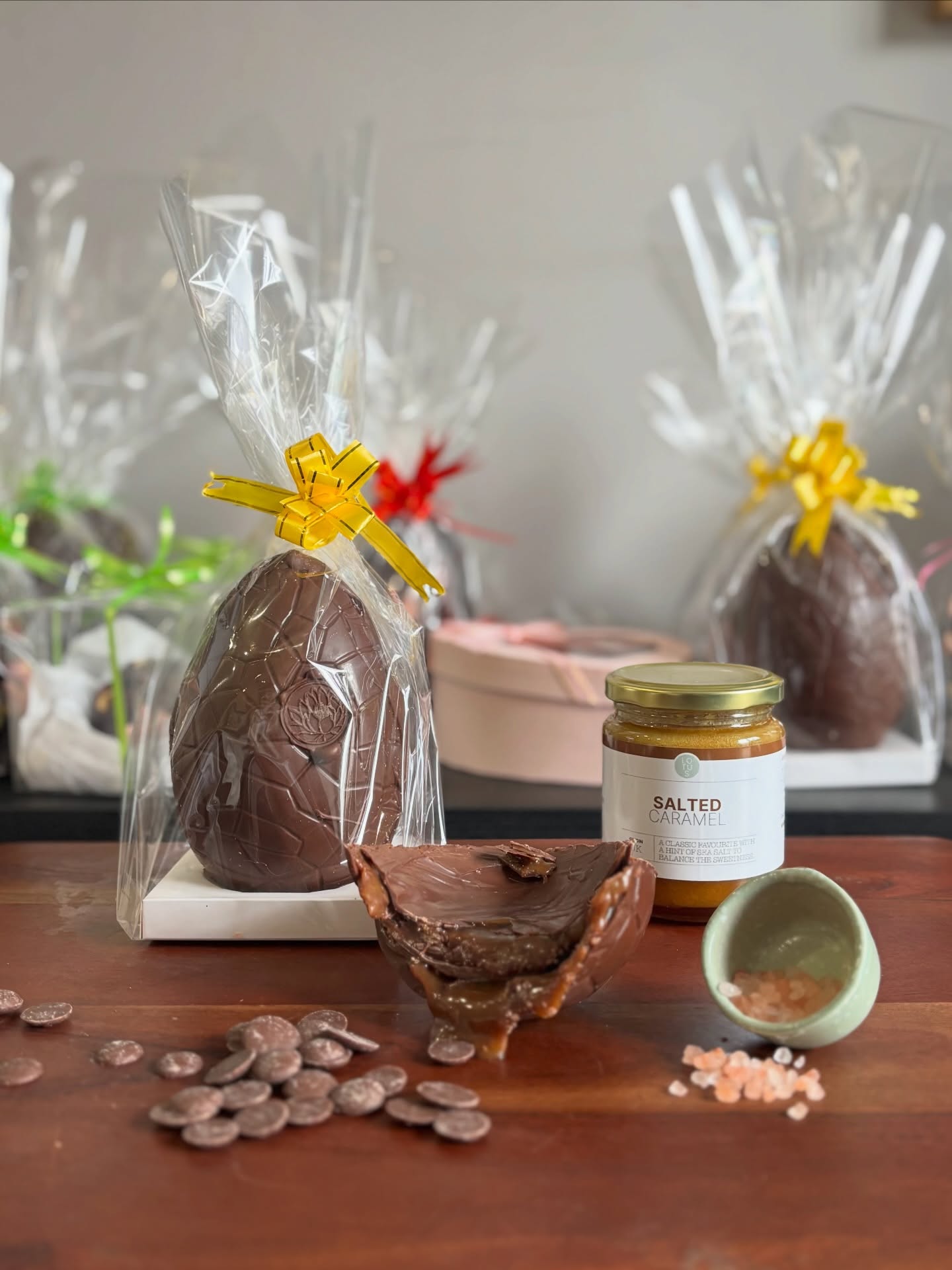 Crack it open… and watch the salted caramel flow 🤤🍫
Handmade chocolate egg filled with rich, gooey salted caramel 💛
This is your Easter treat upgrade 🐣
DM to order or tag someone who needs this in their life 👇
#saltedcaramel #eastereggs #luxuryeastereggs #handmadeeastergifts #eastereggchocolate