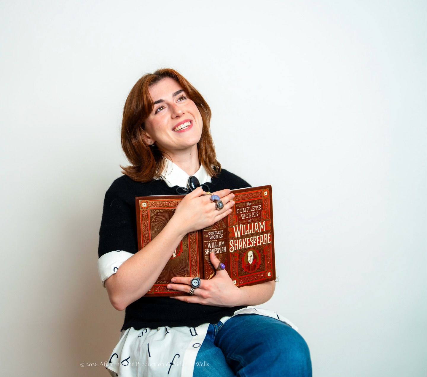 brushing up on my Shakespeare… see you in Boston May 1st thru June 8th !! 🍳🎭
making my regional principal debut as Portia at @lyricstageboston with @ilanaransom and @chrisshinsplints at the helm. couldn’t be more grateful 🍅🤍
and yes, I did actually put that sticky note on my door while rehearsing for my callback. lol
Unedited photos by @aidanswells // @aftershot.nyc
Logo & graphics created by the team at @lyricstageboston !!