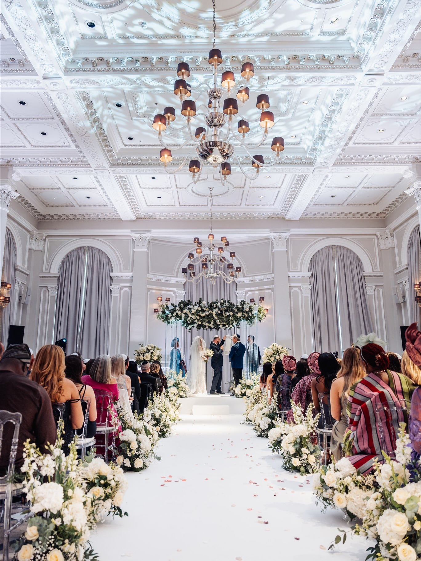A day late but happiest of 1st wedding anniversary’s to S & L!!
An absolutely stunning wedding @corinthialondon with pro pics by @johnpaytonphotography
I still remember arriving at the crack of dawn at this gorgeous venue and being blown away by the grandeur and beauty of this iconic London hotel. ✨
#corinthialondon #corinthialondonwedding #weddingfloraldesign #jewishweddingflowers #nigerianweddingflowers