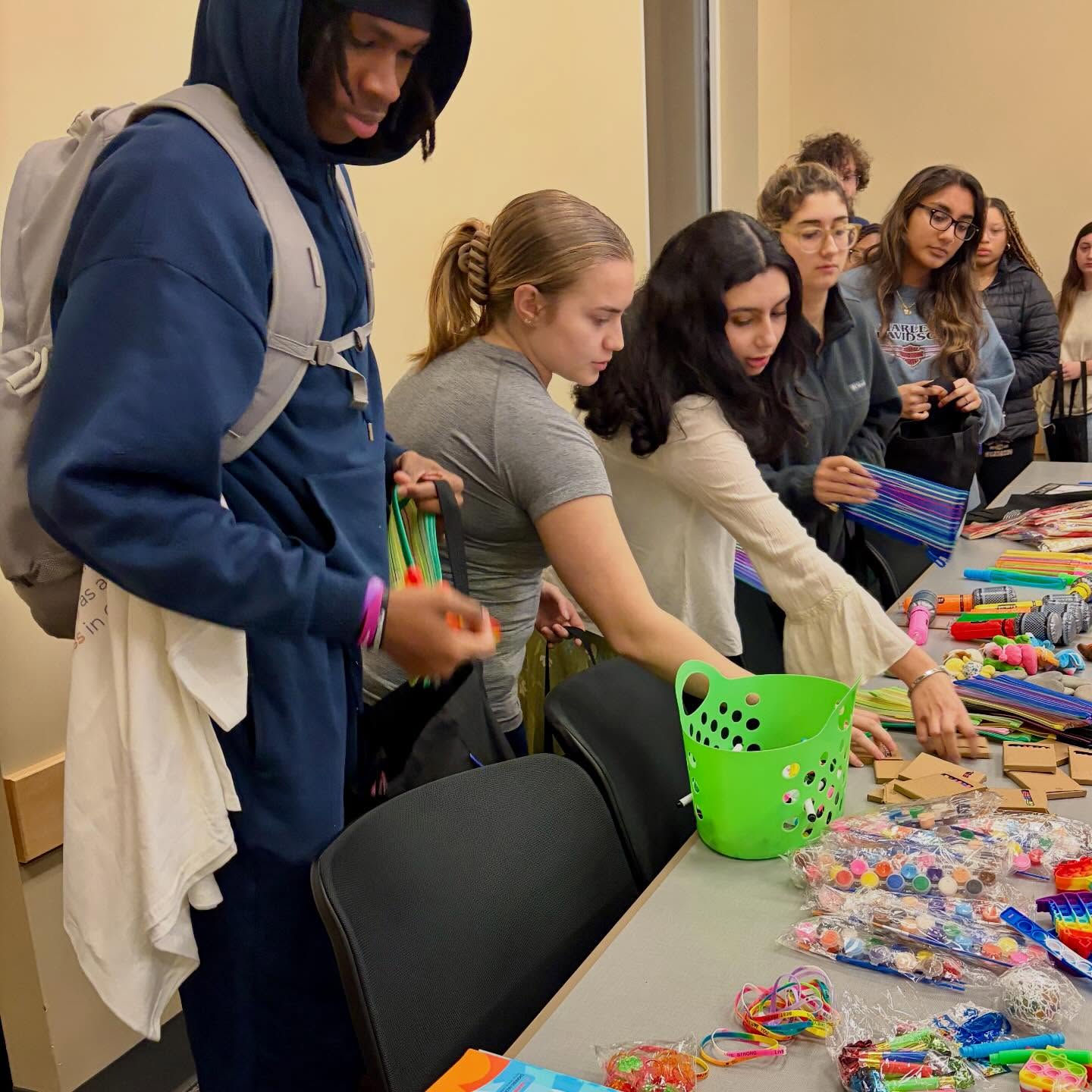 Behind every Bravery Bag is a child showing incredible strength 💜
These bags bring comfort, confidence, and a little magic when it’s needed most. Because bravery looks different for everyone—and every version deserves to be celebrated. ✨
#AMomentOfMagic #ExpressCreateHeal #BraveryBags #pediatriccancer