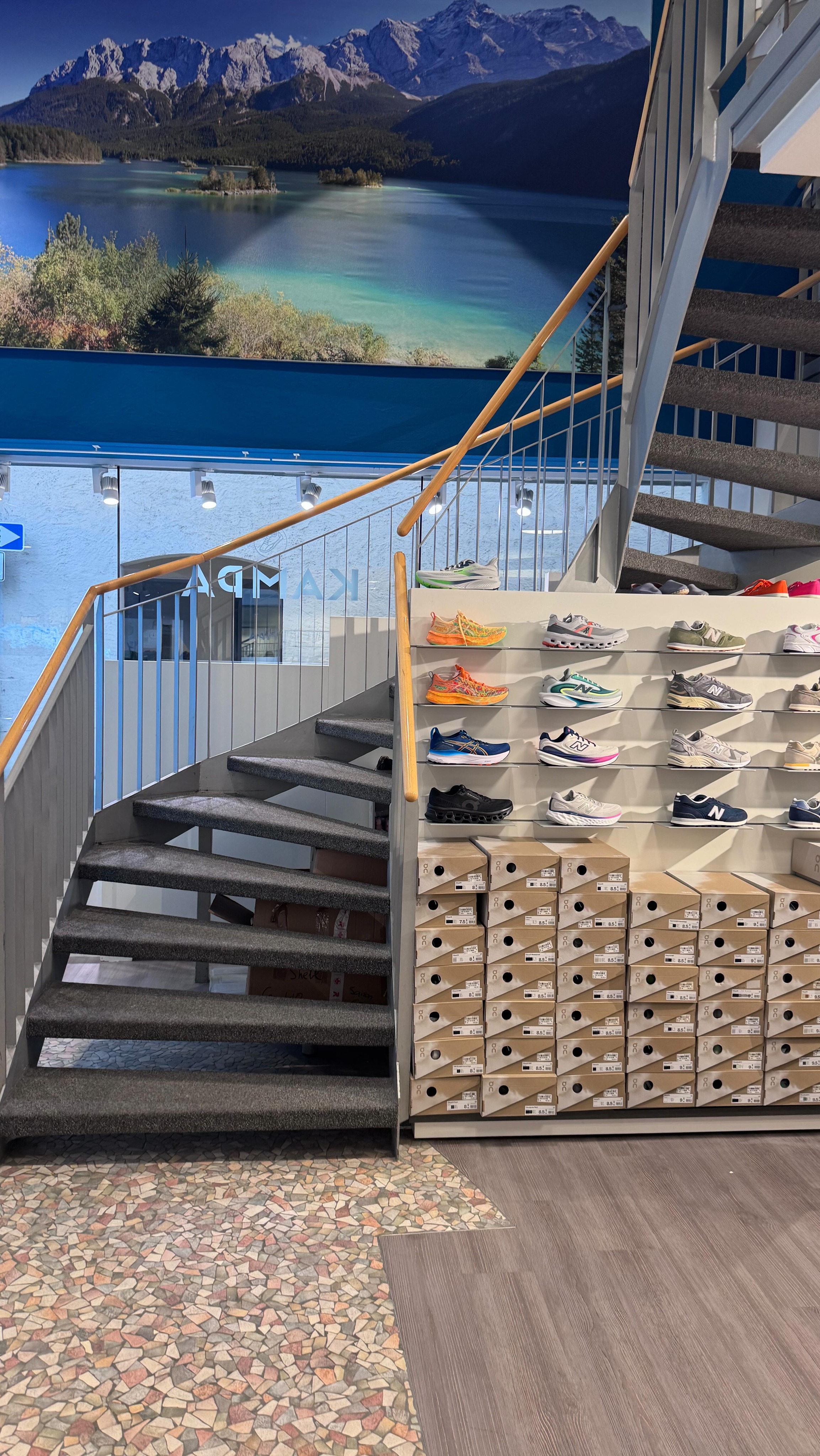 Neu bei uns: New Balance Laufschuhe 👟🔥
Frisch eingetroffen in Freising bei Kampa Schuhe: die neuesten New Balance Laufschuhe!
Egal ob Einsteiger oder ambitionierter Läufer – bei uns findest du den perfekten Schuh für deinen Laufstil.
👉 Das Besondere bei uns:
Wir bieten dir eine professionelle Laufanalyse, damit du genau den Schuh bekommst, der zu dir passt. Keine Fehlkäufe – nur maximaler Komfort und Performance.
💡 Individuelle Beratung
💡 Modernste Analyse
💡 Top aktuelle Modelle
Komm vorbei und starte dein nächstes Lauflevel mit uns!
📍 Kampa Schuhe Freising
Wir freuen uns auf dich!
#newbalance #laufschuhe #running #freising #laufanalyse