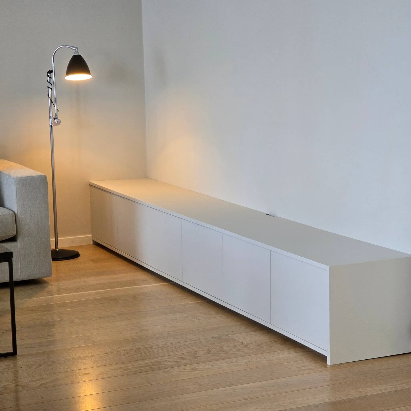 .
Tv-benk i malt overflate med eikeskrog og hyller innvendig😊
.
.
.
.
#livingroom #stue #custom #woodwork #interior #interiordesign #nordiskehjem #oak