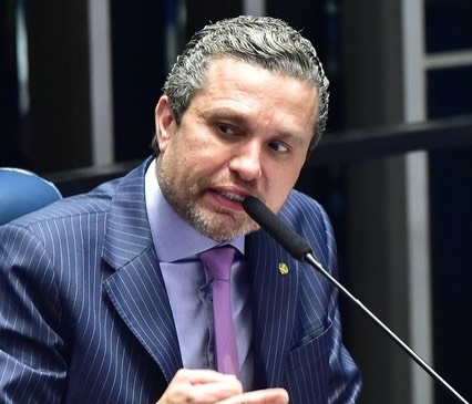 FAUSTO PINATO SAI DO PROGRESSISTAS E PARTIDO TROCA COMANDO EM DIRETÓRIOS DA REGIÃO DE RIO PRETO
O deputado federal Fausto Pinato deixou o Progressistas. A saída do parlamentar já provoca mudanças na estrutura da sigla no interior paulista. O partido realizou a troca de comando em diretórios municipais da região de São José do Rio Preto que tinham influência direta de Fausto Pinato, em um movimento que deve reorganizar forças políticas e influenciar a formação de alianças para as próximas eleições. Nos bastidores, a mudança é vista como estratégica e pode redesenhar o cenário político regional.
Mais informações no Portal Guilherme Baffi.