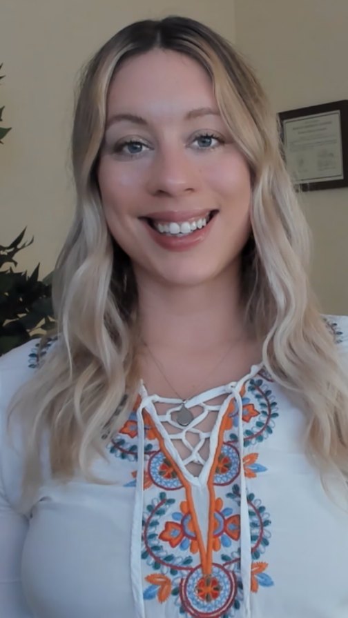 You're doing everything right.. so why you’re not getting better ↓
You’re doing the workouts.
You’re eating well.
You’re trying to do everything right.
But no one ever taught you how to actually listen to your body.
Instead of working with it,
most people try to fix what feels uncomfortable
and miss what their body is really communicating.
Your body is always speaking to you
through tension, breath, posture, and internal sensations.🔥🦴🩻🫁
When you start listening… things begin to change 🌀.
✨ Watch my full video in YT to understand what your body has been trying to tell you.
Link in bio 🔗
#WellnessJourney
#SelfConnection
#HealingJourney
#MindfulnessPractice