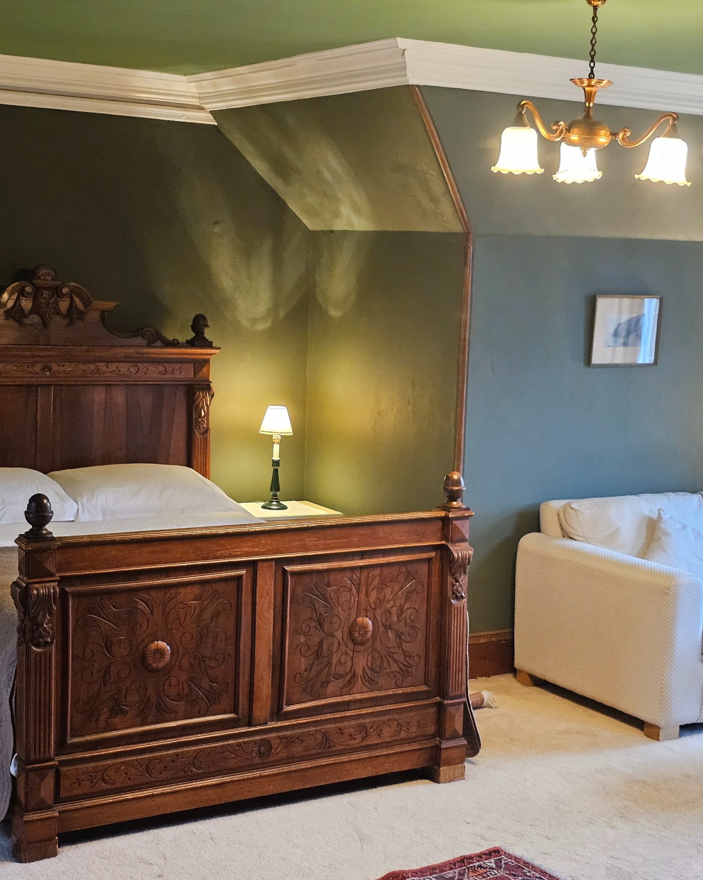 Balinakill has 12 generous en-suite bedrooms, two of which have an extra sofa bed and can sleep 4 rather than 2. Ideal for families or when your guest list creeps up…
Our brochure contains a complete bedroom guide along with floor plans and a handy event planning checklist to help you plan your stay. DM us ‘GUIDE’ and we’ll send it straight to you.
