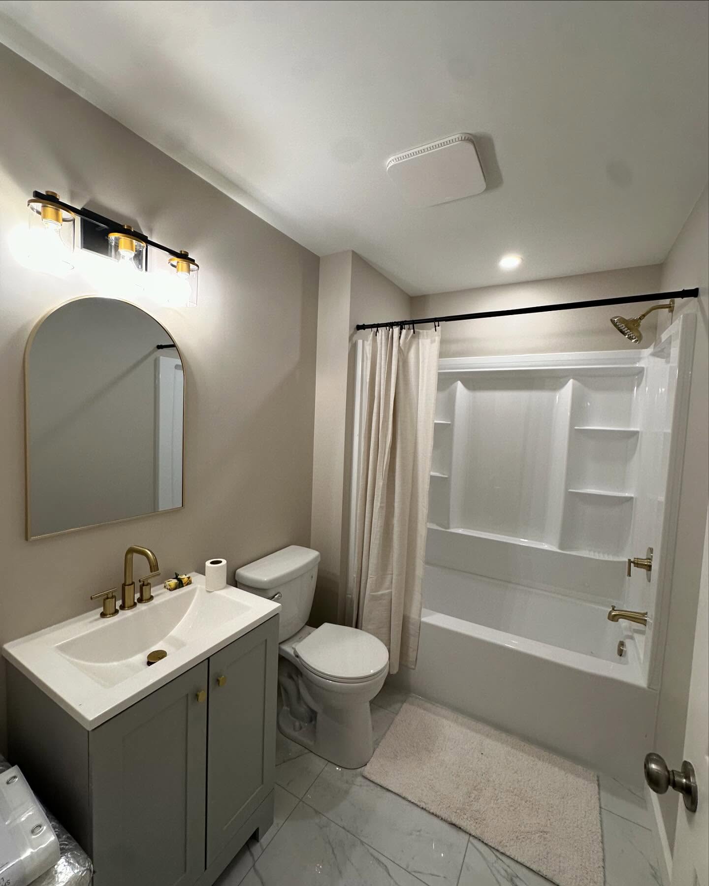 NEW YEAR — NEW BATHROOM!!!! ✨
We’re saying hello to 2025 with this gorgeous new space! Swipe over to see the original 1970’s style bathroom and the transformation that took place! Keep an eye out for more projects coming soon.
Wishing you all a Happy New Year from Hillman Homes! 🎉