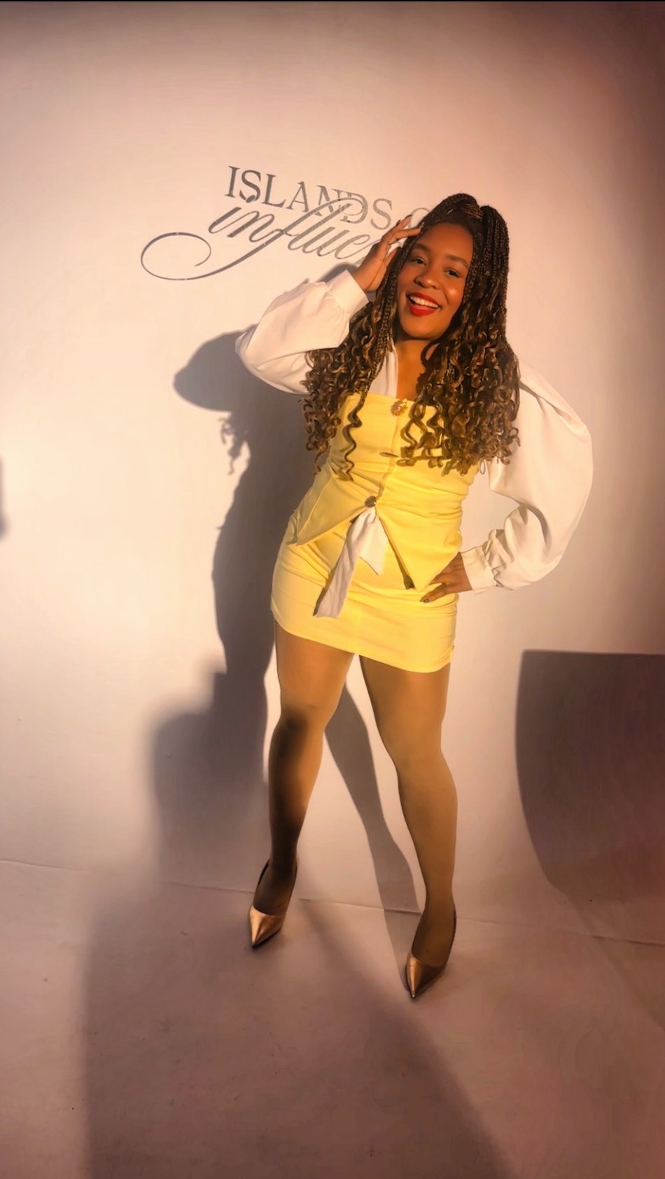 Doing my makeup and sharing a thought… 💭
Social media should be about people, not numbers.
Let’s get back to genuine connection. 🫶🏽
Am I the only one who feels this way?
Products used for my light beat 💄:
@cerave facial moisturizer #giftedbycerave
@rarebeauty Liquid Blush and Highlight shades Flaunt and worth
@benefitcosmetics eyebrow pencil and brow setter
@narsissist Powder blush in the shade savage
@onesize setting powder in sweet honey
@colourpopcosmetics highlighter
@saiebeauty concealer
@thelipbar concealer for my brows
@topicals @topicalskin.us lip balm Acai
#SocialMedia #ContentCreatorLife #Authenticity #CommunityOverClout CreatorTalk