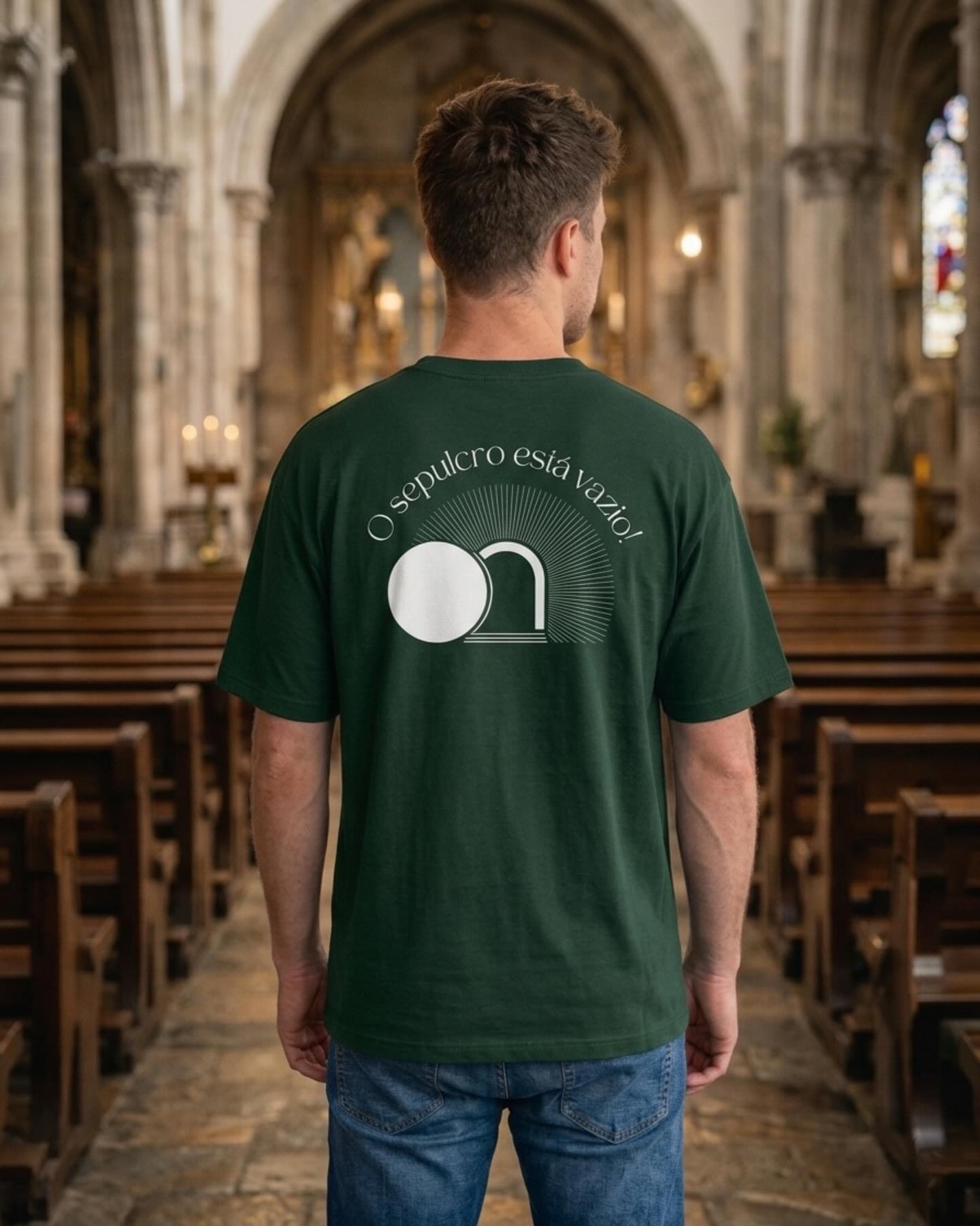 Eu adoro um Deus vivo! E a minha fé não se baseia em uma história que acabou... ela se fortalece na certeza de que Ele ressuscitou e está presente em cada detalhe da minha vida.
Esta peça é um testemunho de que a esperança não ficou no sepulcro. Ela caminha conosco.
Por isso: Sim! Eu adoro um Deus vivo, e a minha fé se renova a cada amanhecer!
#deusvivo #vidaemabundancia #god #usefides #fides