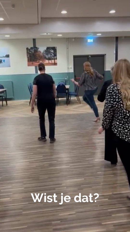 De dagen worden langer, de zon schijnt vaker en dat betekent ook meer energie! 🌞💃
Dansen is de perfecte activiteit om al die energie lekker kwijt te kunnen, want het is niet alleen gezond, maar het geeft je ook nog eens een dopamineboost. Of het nu salsa of bachata is, je verlaat de dansvloer dus altijd met een goed gevoel! 😄
#dansstudiorolo #dansstudiobrabant #herpen #dansen #dansstudio