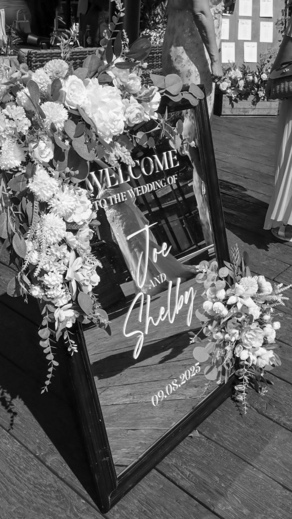 Fall in love again and again… 🤍
Lovely moments between @shelbylawrence25 & @joelawrence1991 ✨
Content: @socialdiaries.uk
Venue: @thebullwrotham @theglasshousekent
#weddingday #contentcreator #brideandgroom #weddingmoments #love