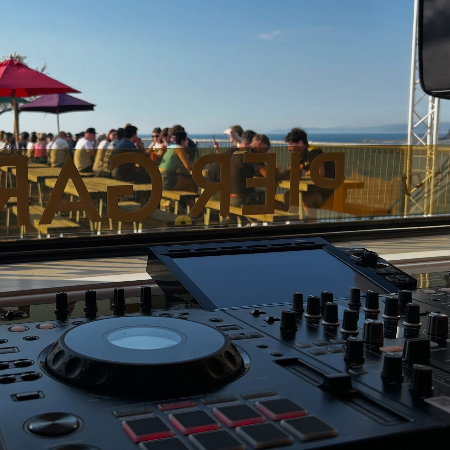 Sundeck vibes incoming. 🌞
The Pier Garden’s outdoor DJ booth is BACK for 2026 this afternoon with DJ Jon.E from 3pm! 🤩🍻🎵