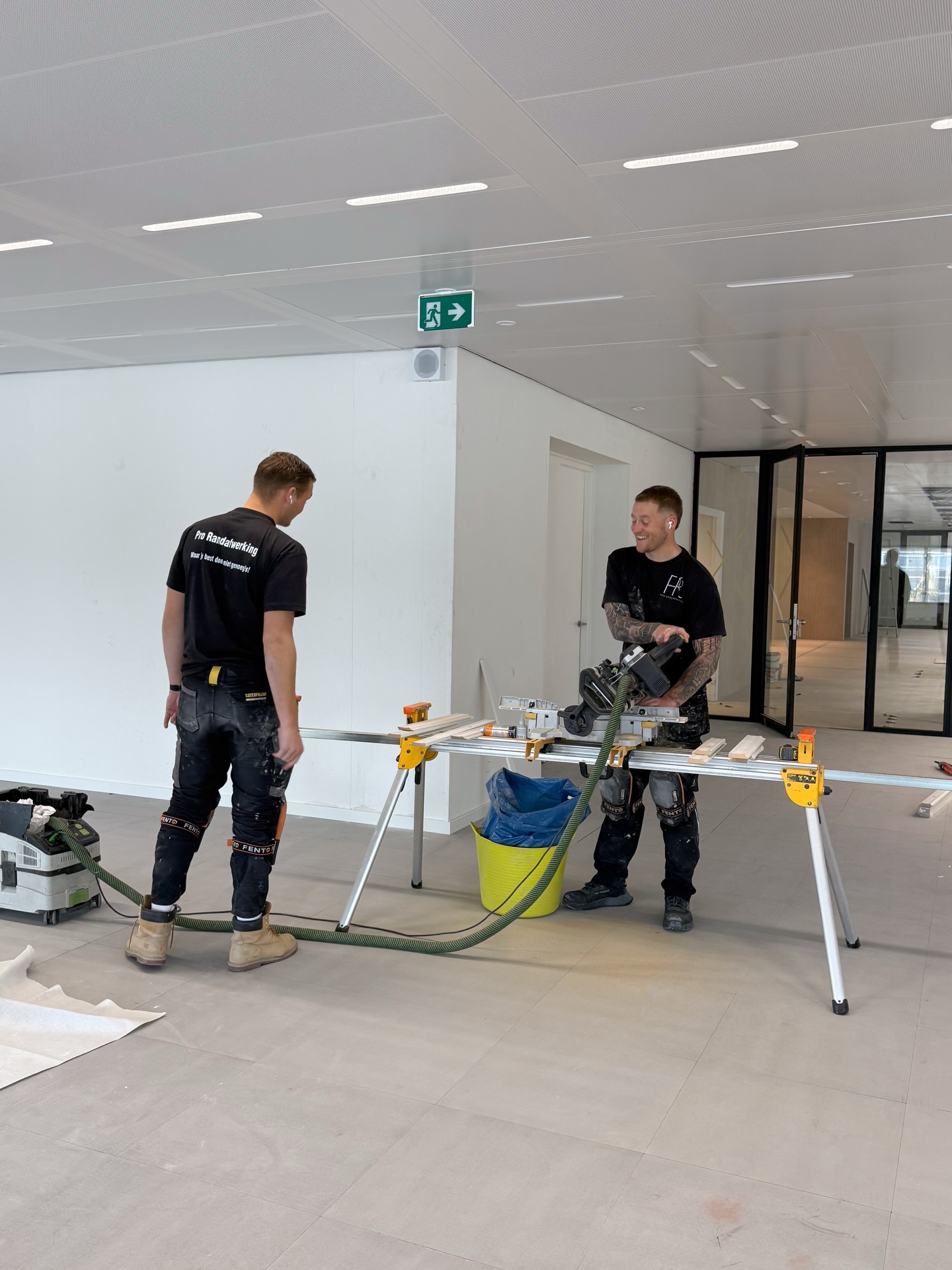 Afgelopen maanden mooie projecten mogen realiseren. Van nieuwbouw tot renovatie elk detail strak afgewerkt π€
#plinten #afwerking #interieur #vakwerk #renovatie