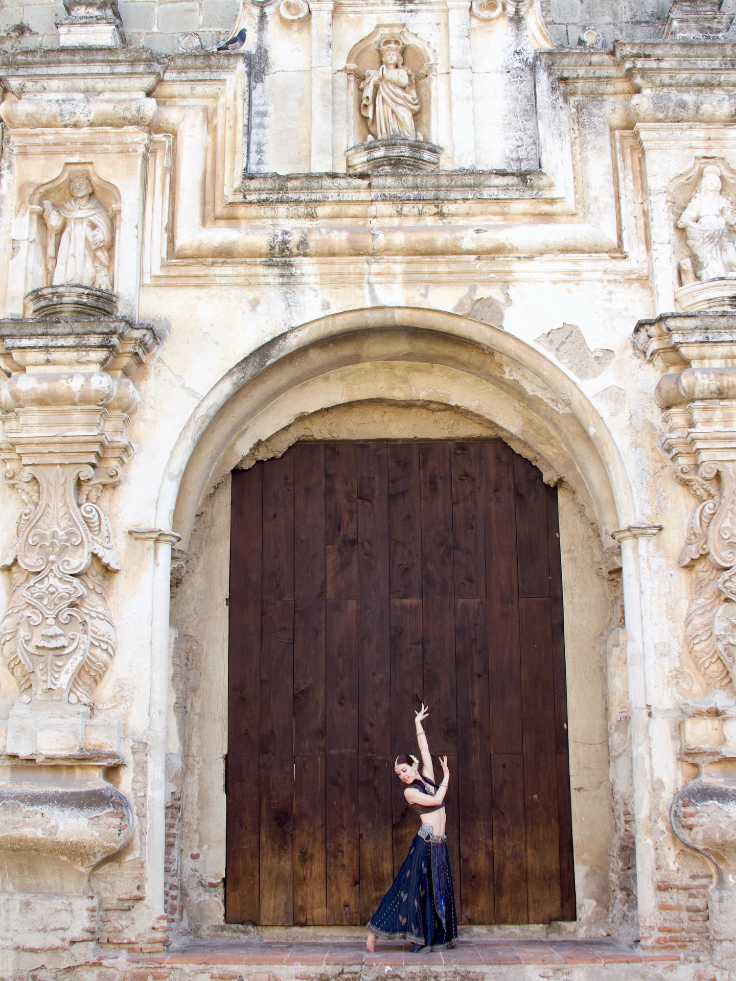 The Cosmic Consort Womens Temple Arts Retreat on Crete early registration closes at midnight (pst) tonight and there are 4 spaces left!
Join me on a journey of the feminine heart where we will lay down our guard and open ourselves, body, mind and spirit, to the eternal Beloved within and without.
This retreat is a homecoming, an immersion into the holiness of the hearts longing, a pathway to fulfillment of the souls deepest desires; to see and be seen, to feel and be felt, to love and be loved.
So often we look for these things outside of ourselves only to become disappointed.
What happens when we turn the mirror within and give ourself that which we most desire? Who do we become when we tap into the overflow of our own inner wellspring of beauty, pleasure and power? What transforms when we are witnessed in our own claiming? Who are we when life itself starts to mirror the Divine romance of a soul in a body?
This is a retreat to fall back in love with yourself, your life, and the greater cosmic forces we are dancing within, to re-align to that which truly matters and to fill your cup to overflowing so that you can embody the beauty that you are and transform the world around you for the better.
We circle to practice the Taoist Feminine Arts, Tantra Yoga and Temple Dance, to tend to our vessels through Ayurvedic Rituals and to sing to the Beloved songs of longing from around the world. All mystic pathways to the One who is always there.
We meet in Crete in just 2.5 months! Will you join us? 🇬🇷
#thecosmicconsort #creteretreats #womensretreats #tantraretreat #greeceretreats