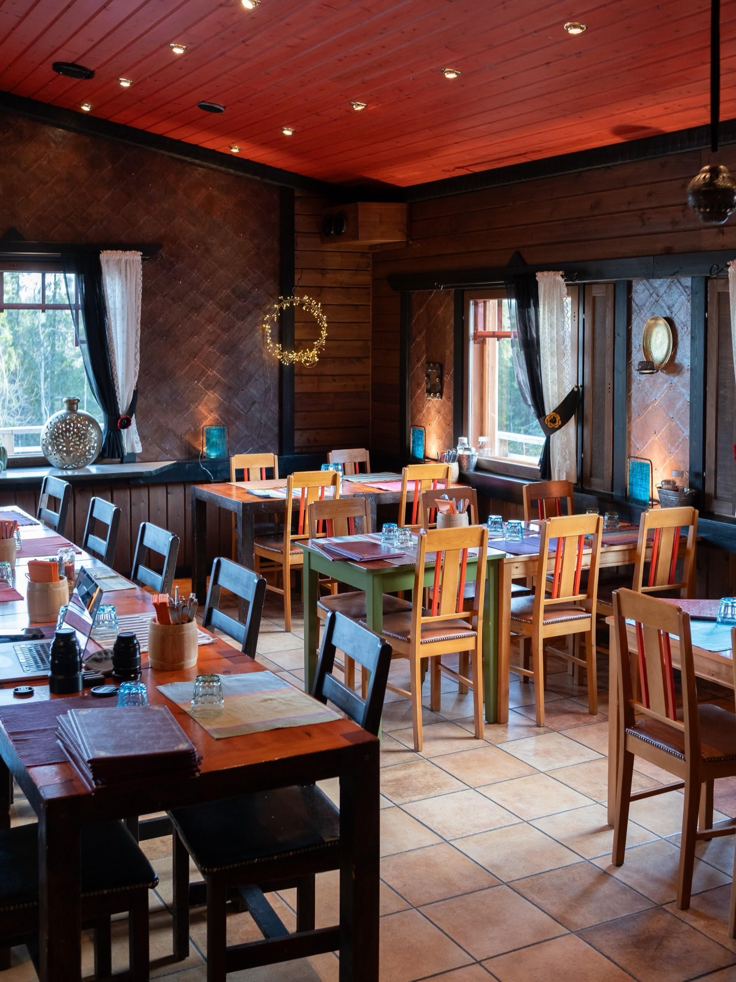 31. pääsiäinen meillä Kammarissa 💛
Olema auki normaalisti eli ti-la 16-22. Pöytävarauksia emme ota ja siksi meille aina mahtuu. Lämpimästi Tervetuloa ❤️
#ravintolakammari #discovermuonio #olos #muonio #ihanaelämä