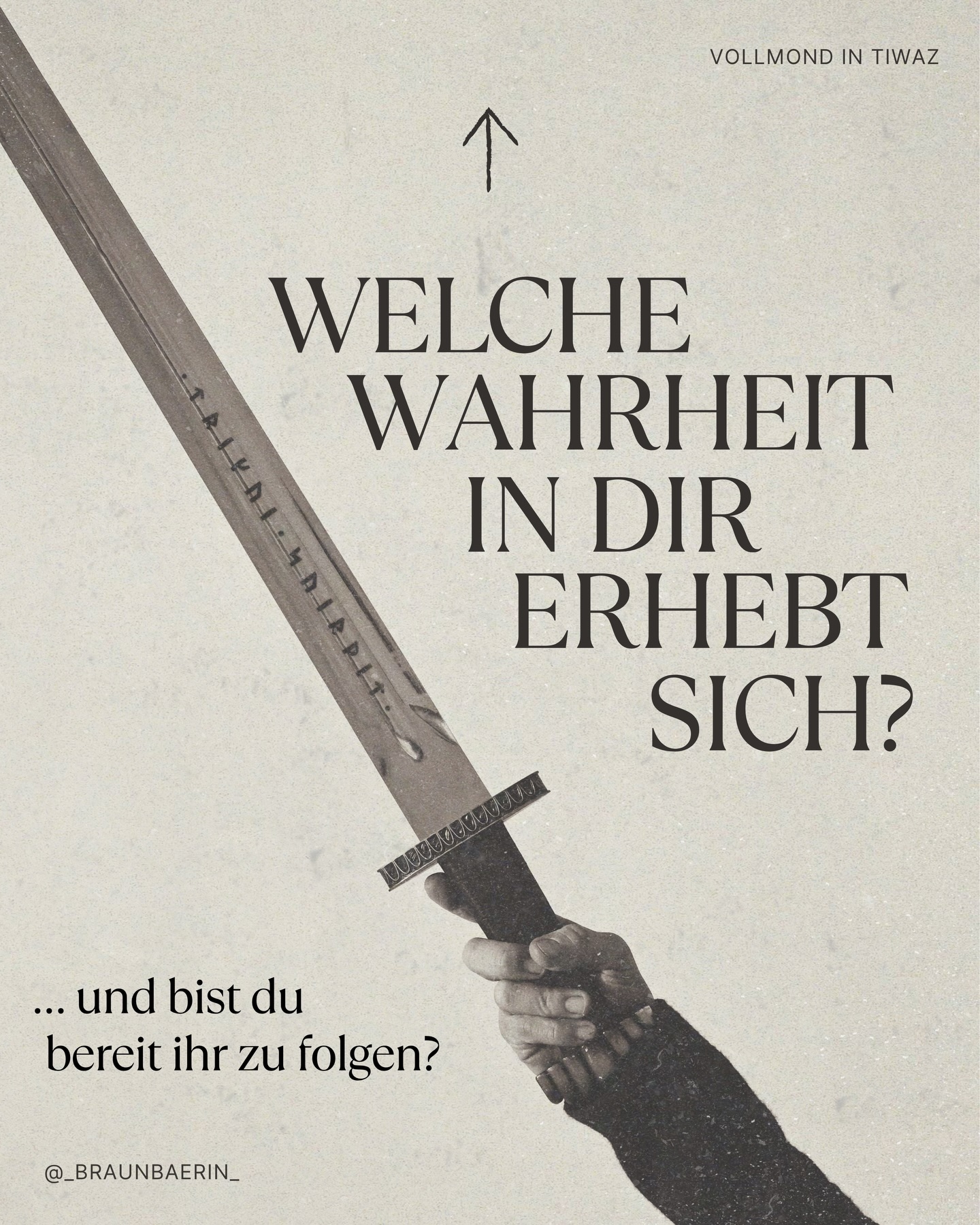 ✨ Vollmond in Waage – 2. April 2026 ✨
Heute leuchtet der Vollmond in Waage und in Tiwaz. Er unterstützt uns, unsere Wahrheit zu sehen und unsere Balance zu finden. Und dafür einzustehen. Denn auch die Kriegerin in dir erhebt sich. Sie kämpft nicht, sie wählt sich. Sie zeigt dir, dass zwei Wahrheiten nebeneinander existieren dürfen, wenn du fest stehst in deiner Kraft.
Spüre, was jetzt in dir gereift ist. Stehe aufrecht, höre dein inneres Schwert, vertraue deiner Klarheit. Heute bist du bereit, deine Wahrheit zu leben.
„Ich bin Wahrheit. Ich bin Gerechtigkeit. Ich stehe aufrecht in meiner Kraft.“
In Liebe
Kaja 🪶
.
.
.
Mein Hand- und Schwertmodel die wundervolle @heikebrodersen 🤍