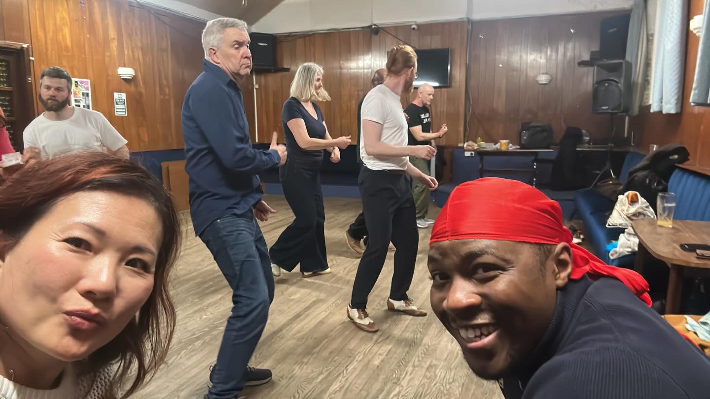 I love being a student! Teaching a class is super fun but you are so focused on giving your students a good time it’s hard to find the space to just have fun. #ronnieslide does the best class from beginners to advanced with amazing like minded friends. I was Ron's student in the past and today I bought my students to see him too. Thank you boss! X
#Lindyhop
#socialdancing #lessons #shifu