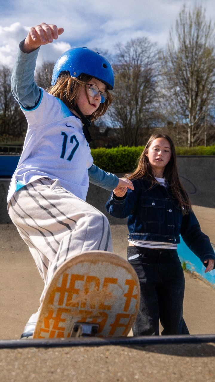 This is more than a session — it’s a story. 🎥
Typical Saturday mornings at Lloyd Park Skatepark E17 🌿🛹
What starts as a few boards rolling across concrete quickly becomes something bigger.
Our regular sessions in Waltham Forest bring young people together through energy, encouragement, and inclusion—but what truly defines these mornings is the community that grows within them.
It’s in the small moments:
A first drop-in.
A cheer from the sidelines.
Older skaters guiding younger ones.
Confidence building, one push at a time.
This isn’t just about skateboarding. It’s about belonging.
Everyone On Boards is about opening doors—creating access, building self-belief, and giving young people the tools to lead more connected, fulfilled lives.
Rooted in equal opportunity and respect, we’re committed to real social impact—from community engagement to recycling and redistributing equipment.
A huge part of our mission is empowering more girls to step on a board, take up space, lead, and become role models.
We actively campaign for equal inclusion and safe spaces where girls can thrive.
If you want to join our community or support what we do, get in touch. Be part of the movement.
Featuring not_yasminaa not.m1lia tripleaa68 @bkskatelife @gb0i999 tripleaa68 @agnieszka_aga_wood
🎬 This short film was created by @holmlands & @cameronhallcreative
#everyoneonboards #skateboarding #community