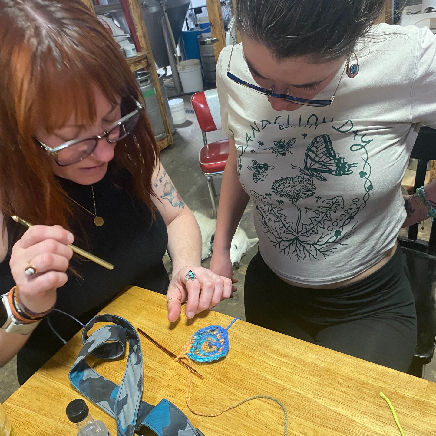 This past Thursday our Brewer Kelly led a class at @garagebarcbw on crocheting beer Coozies!
Interested in drinking beer and making your own? Follow us for the next event!
#garagebarcbw #carbondaleco #craftandsip
